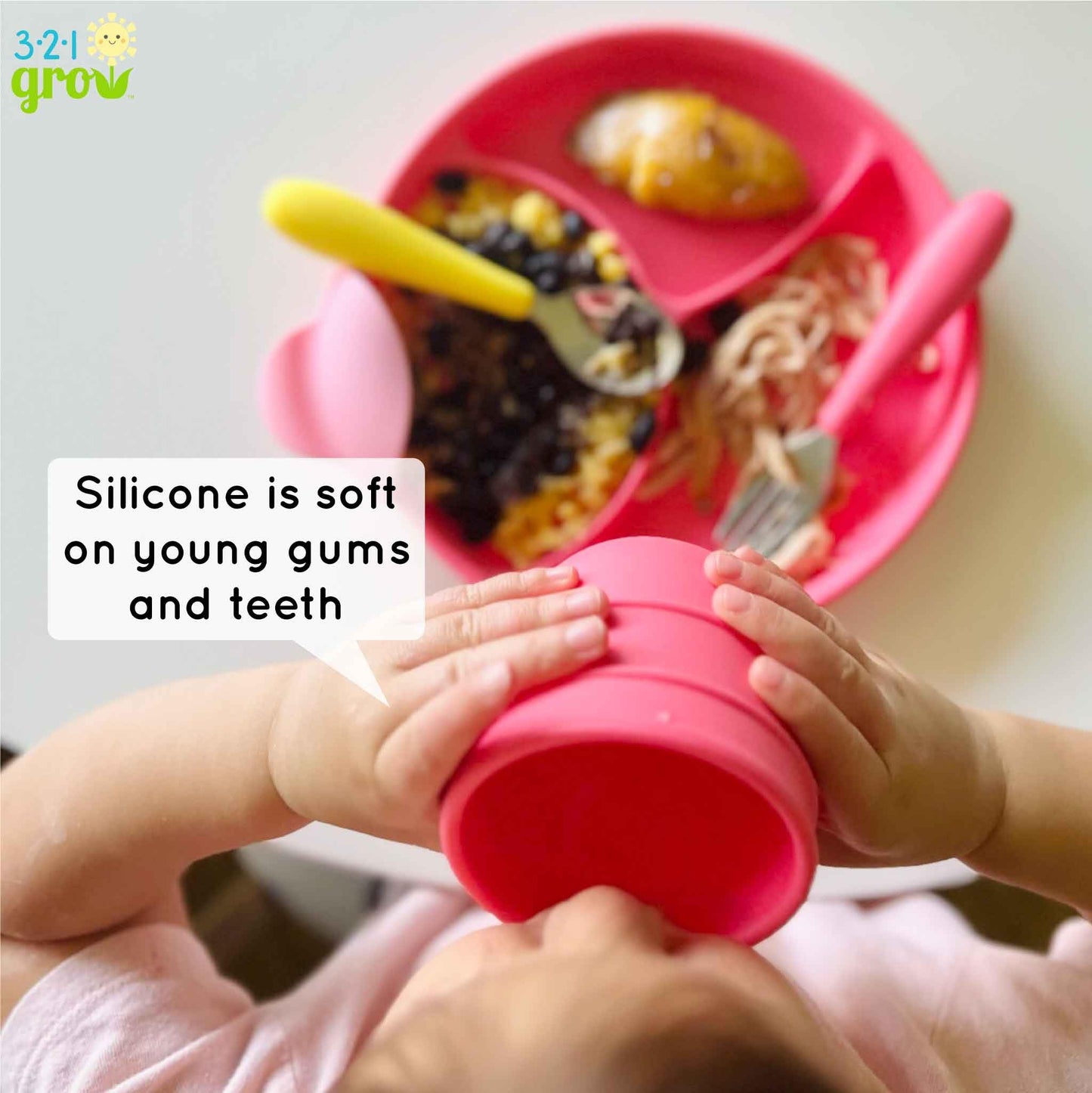 321 Grow • Juego de tazas Drink with Me • Taza abierta de silicona para bebés, niños pequeños • 6 meses • 8 onzas • Apto para lavaplatos y microondas • Juego de 2 tazas (sandía)