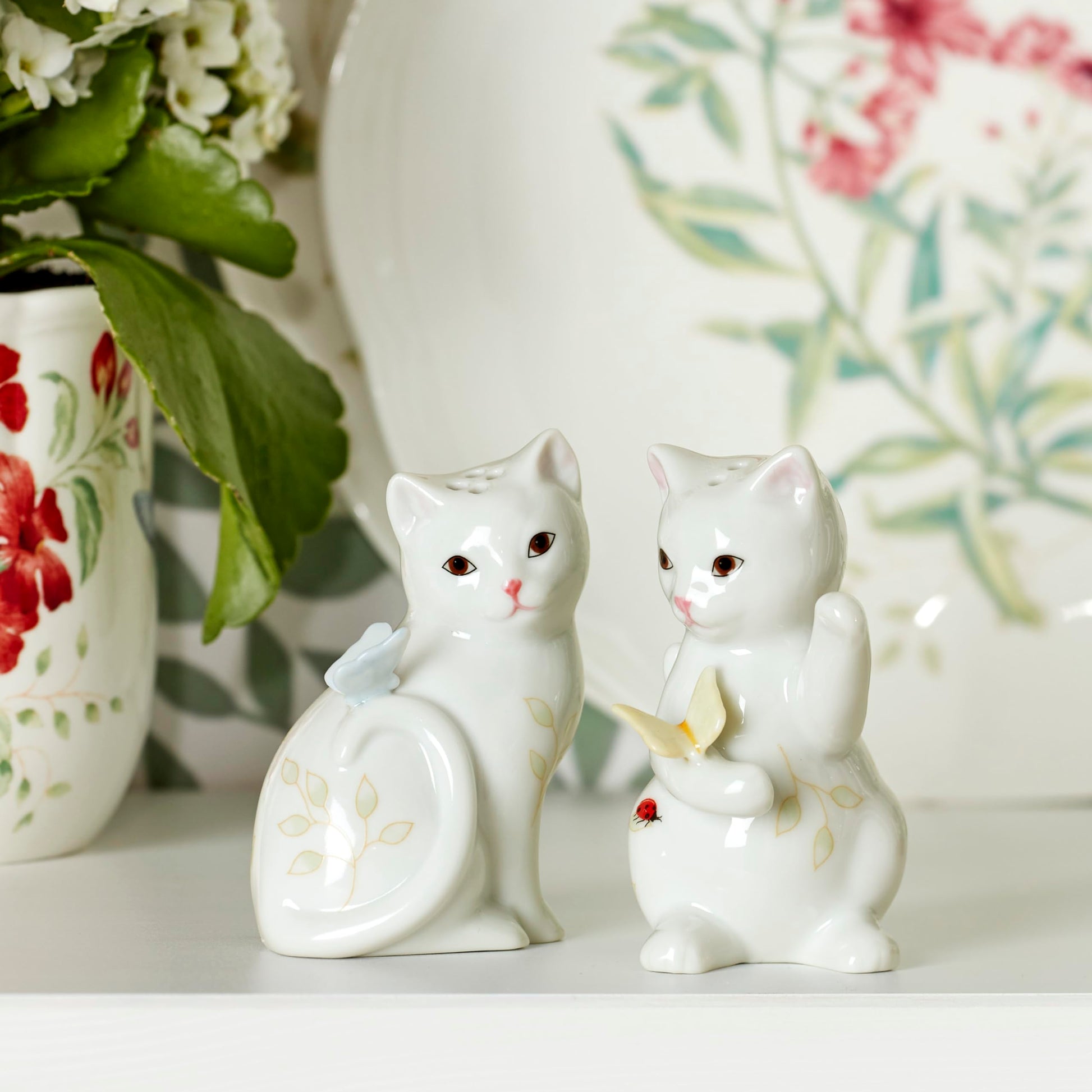 Lenox Salero y pimentero de porcelana fina, diseño floral y mariposa, S&P Coctelera, gatitos, 1