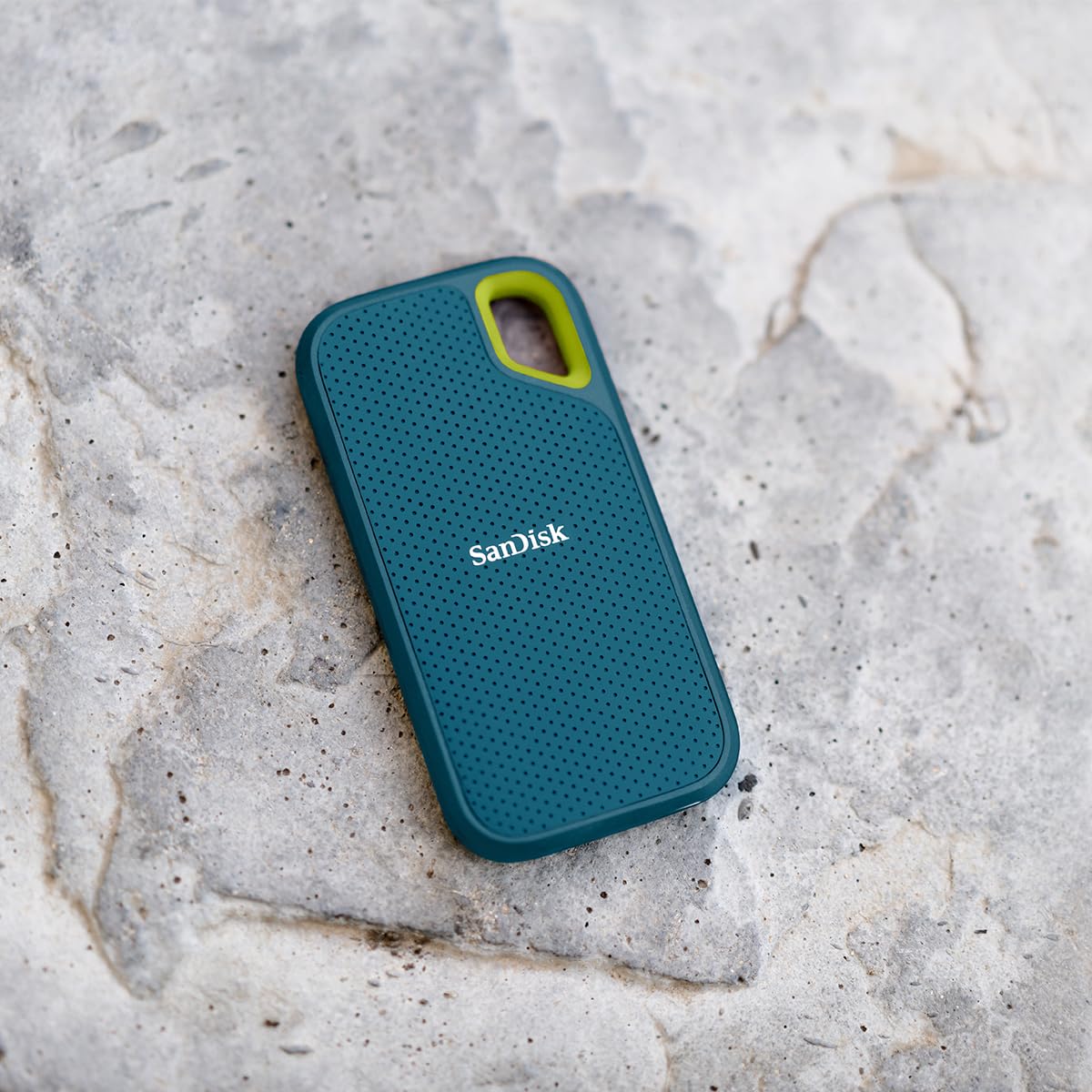 Unidad de Estado Sólido SanDisk 2TB Extreme Monterey Resistente al Agua y al Polvo