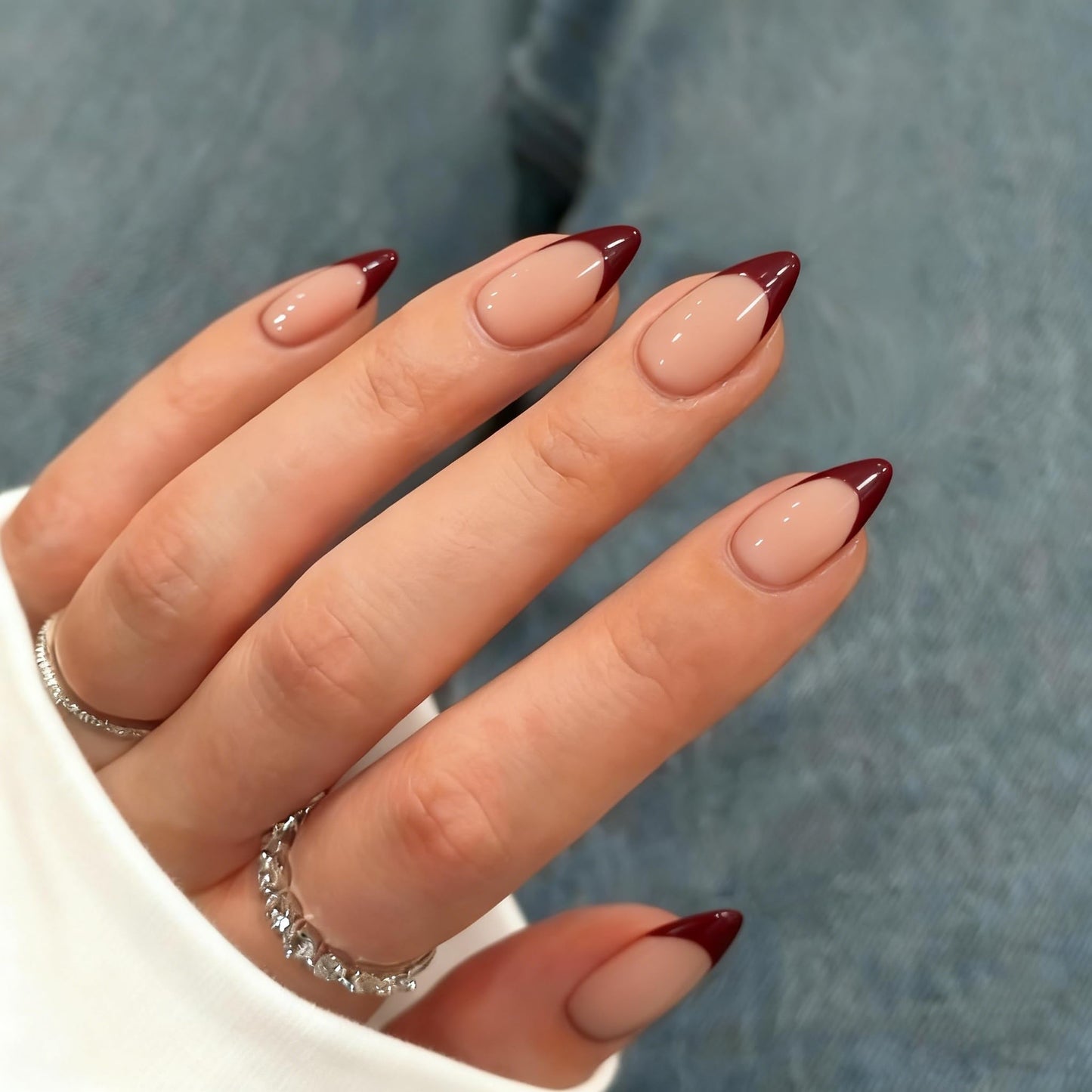 SXVME Uñas postizas francesas con punta almendrada y rojo granate, con pegamento para mujer, uñas postizas francesas naturales, tamaño mediano - 24, kit de uñas postizas de gel suave burdeos, aspecto
