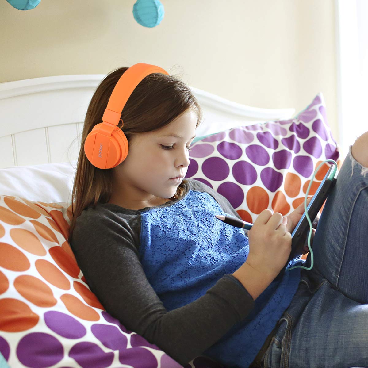 Gorsun lightweight stereo kids headphone Adjustable Headband foldable on ear Headset for Cellphones Iphone Laptop Computer Earphones(Orange)