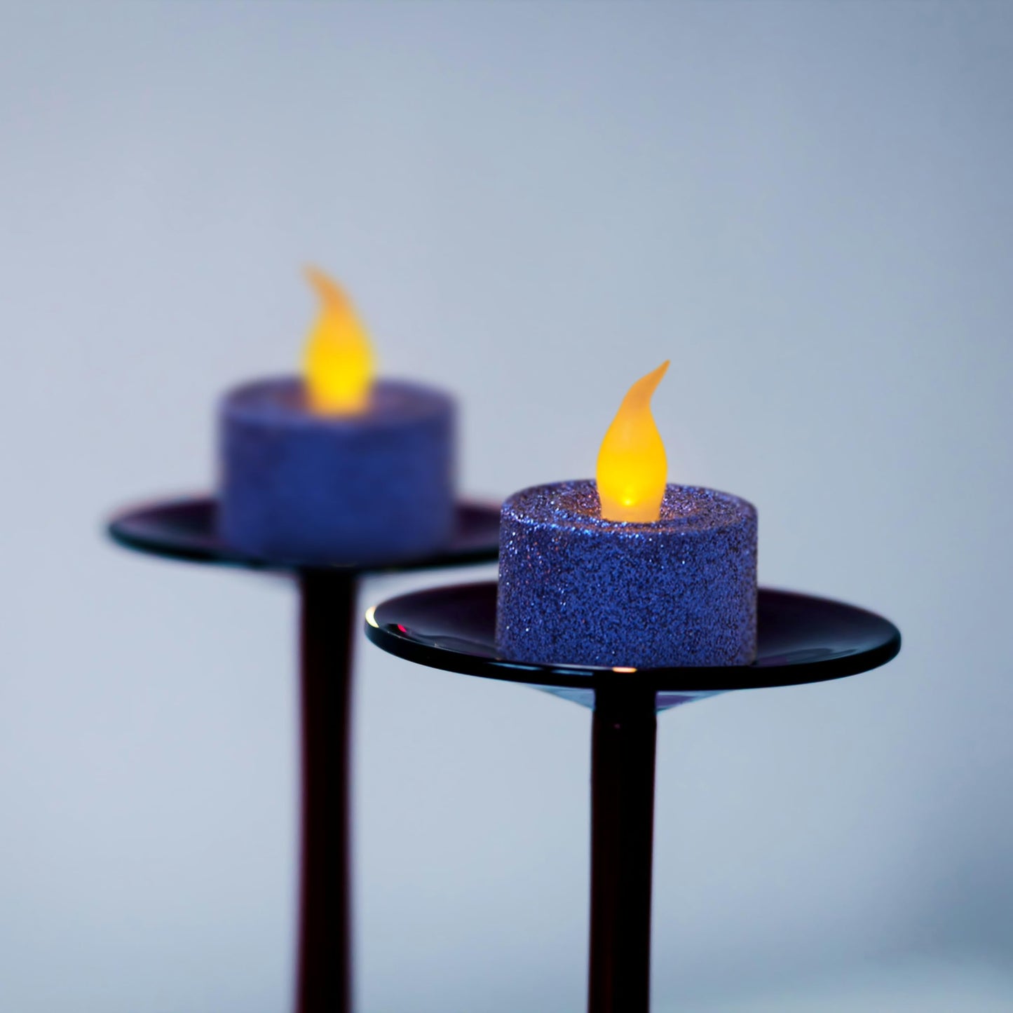 FURORA LIGHTING - Velas LED con purpurina azul real, paquete de 12, velas parpadeantes sin llama para decoración del hogar, 1.5 pulgadas de ancho x 1.65 pulgadas de alto, funciona con pilas
