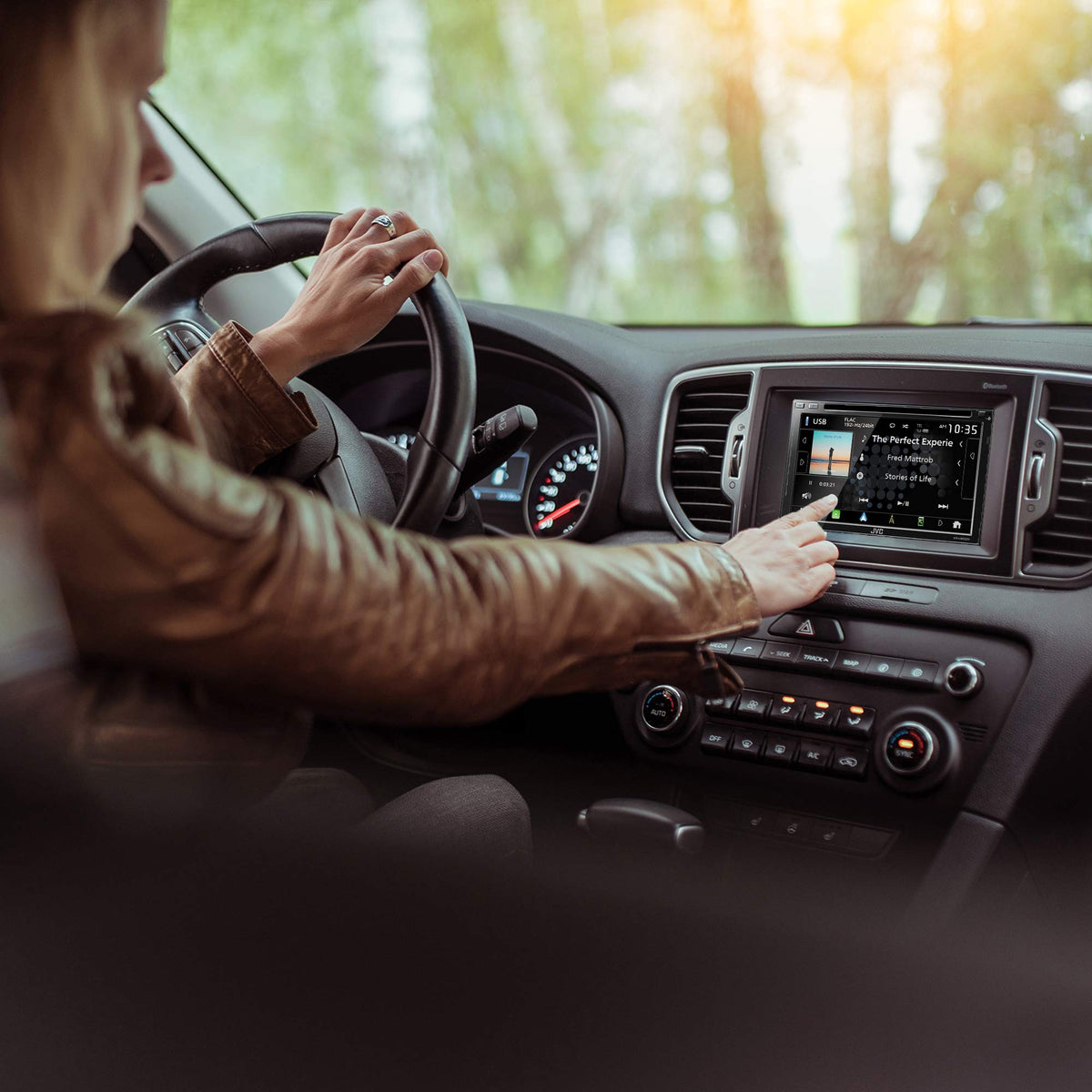 Radio de Coche JVC Negro Wi-Fi Integrado con Pantalla Táctil de 6.8 Pulgadas y CarPlay para Android Auto