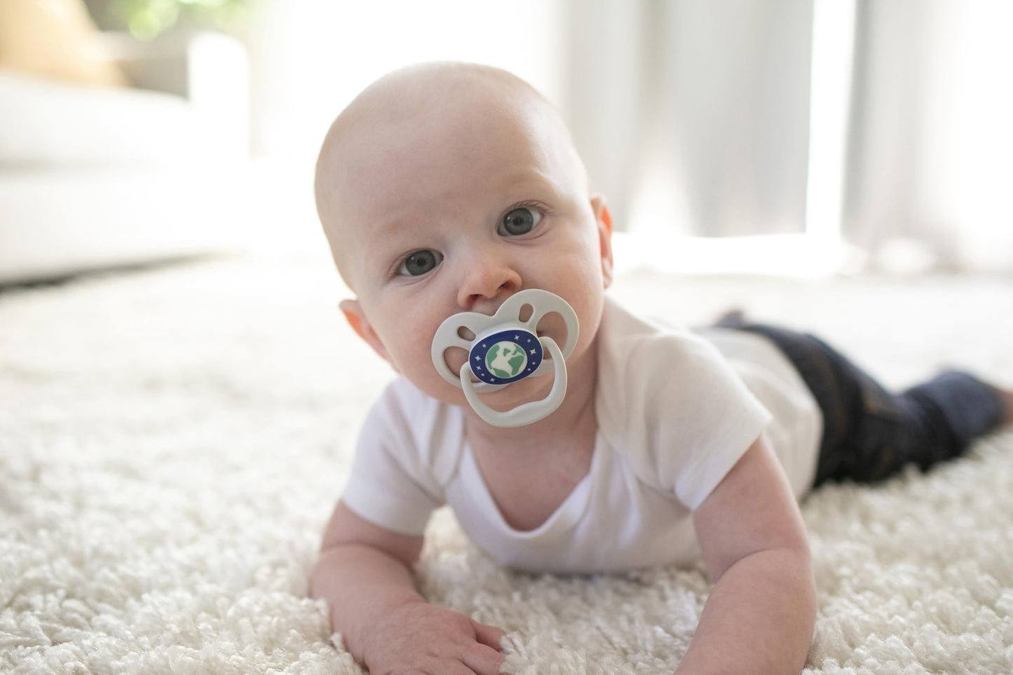 Chupete Dr. Brown's Nature Morada Brilla en la Oscuridad, Simétrico Silicona Suave para Bebé 6-18 Meses, Paquete de 4