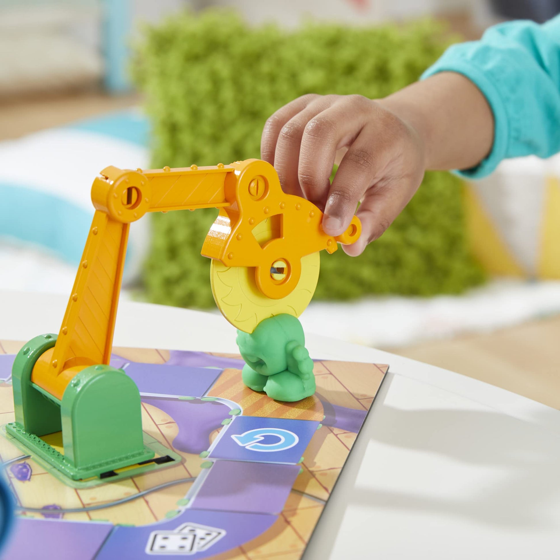 Hasbro Gaming Grape Escape - Juego de Mesa para niños a Partir de 5 años, Divertido Juego Familiar con Compuesto de Modelado
