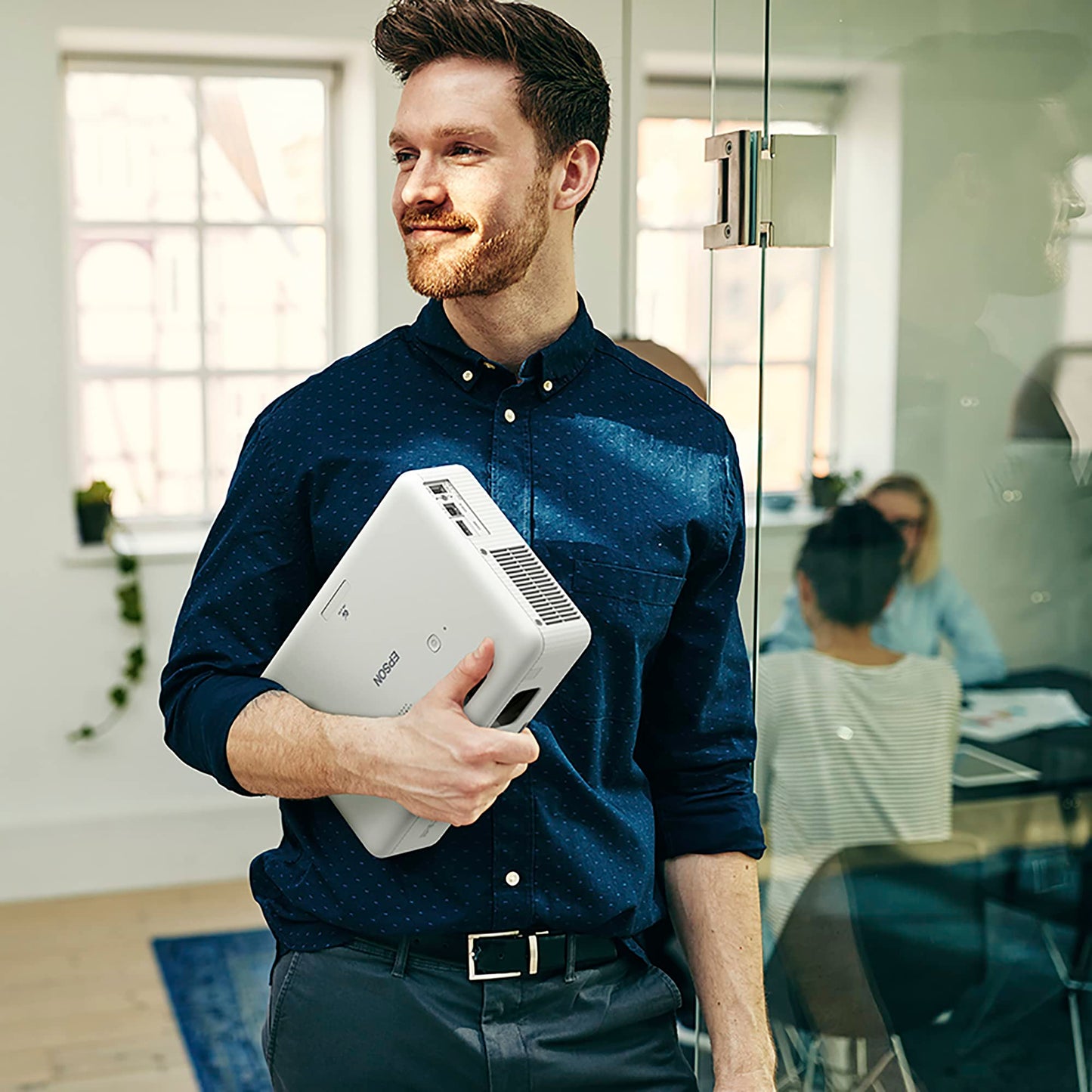 Proyector Portátil Epson EpiqVision Full HD Android TV