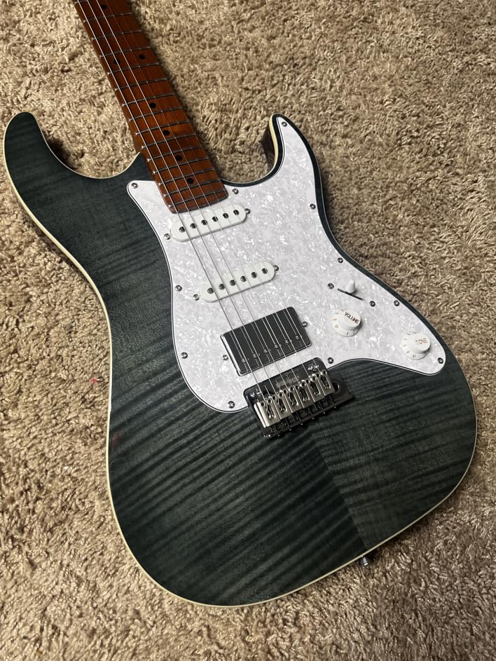 Jet Guitars JS450 TBK Strat Guitarra, pastillas HSS Alnico, cuerpo de tilo sólido con tapa de arce llama, cuello de arce tostado de 22 trastes, afinadores de bloqueo, trémolo de 2 puntos