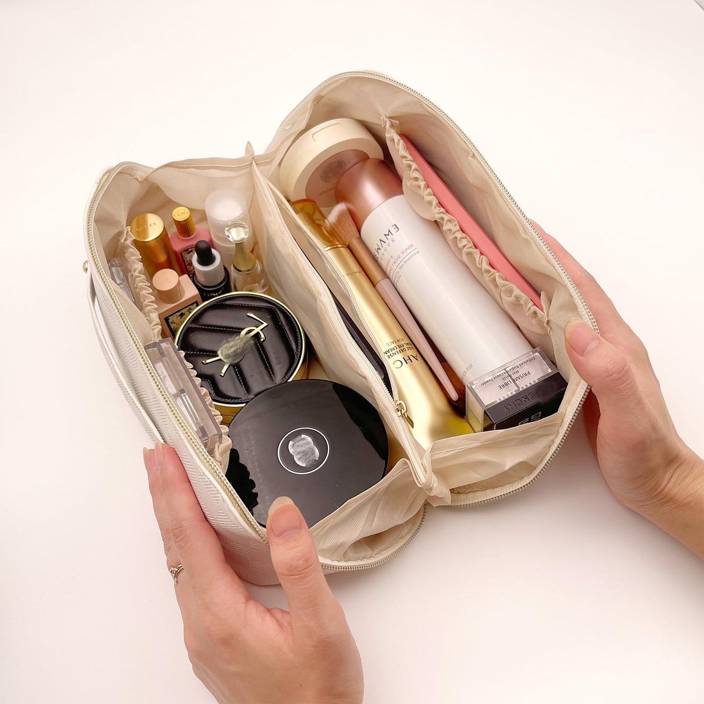 Meruya Bolsa de maquillaje de viaje, organizador de cosméticos de múltiples bolsillos con apertura amplia y divisor, bolsa de aseo de piel sintética con 2 mini bolsas de almacenamiento, Blanco