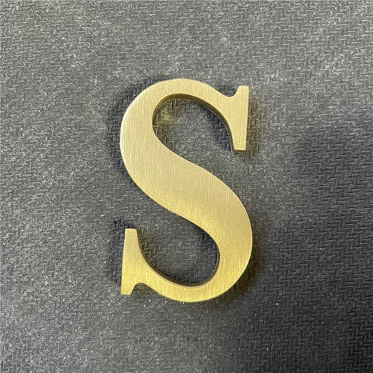 Pegatina de Latón Solid Lettas en Metal 2.6 Pulgadas para Señalización de Dirección de Casa y Números de Puerta