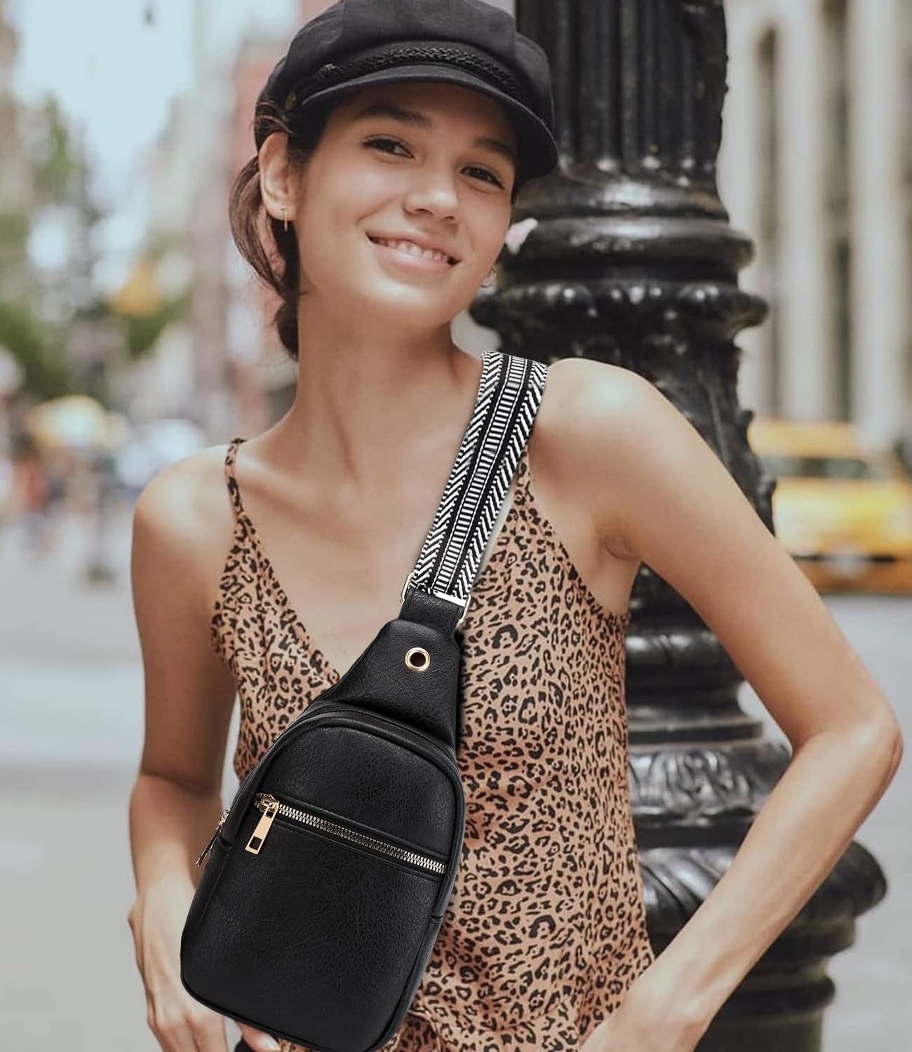 Riñonera Moda Deportiva de Piel Negra con Correa Ajustable para Mujer