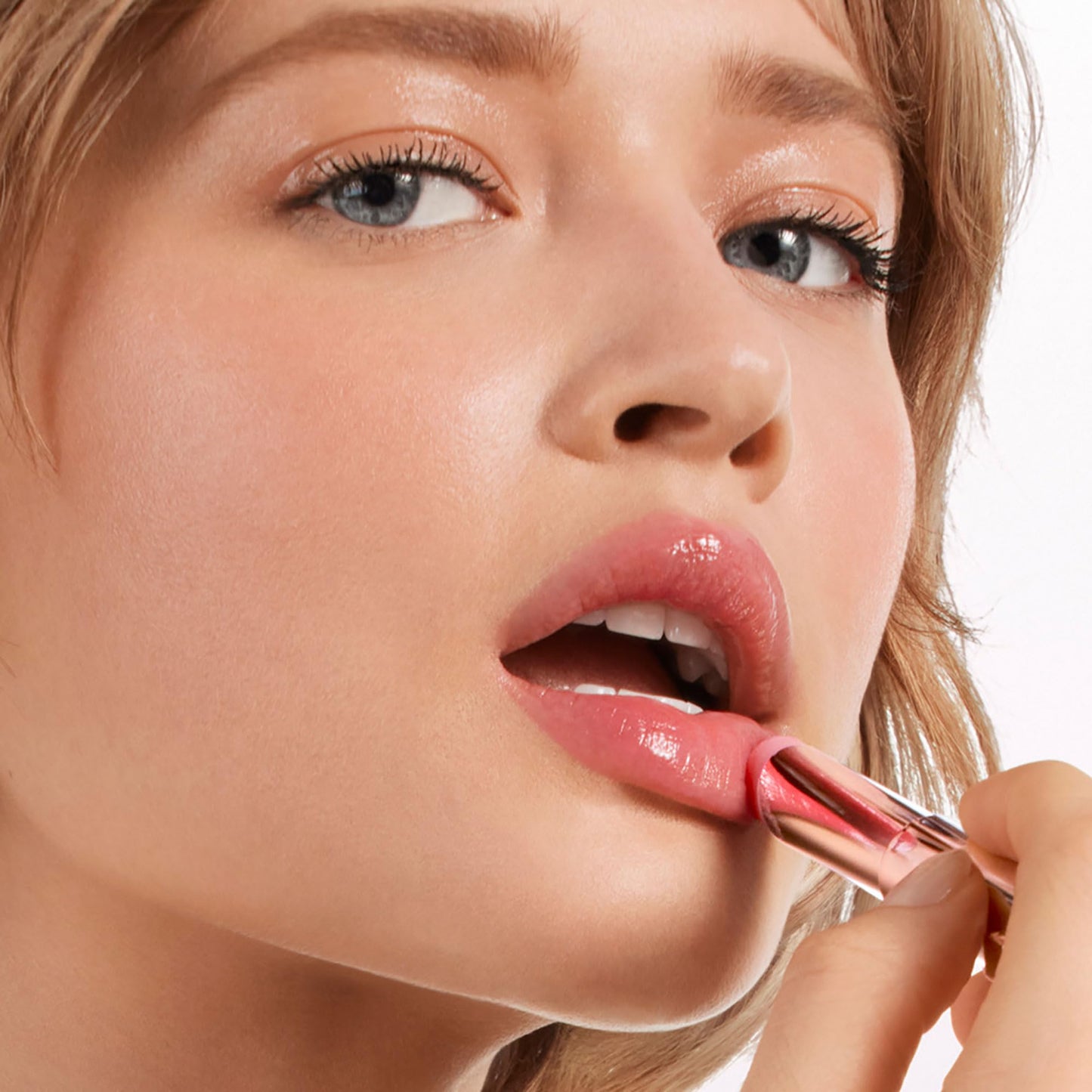Lancôme Idôle Lip Butterglow, Bálsamo Labial con Color, Cuida, Hidrata e Ilumina con su Textura Ligera, Con 12% Escualano y Ceramidas, 10 Keep it Glowy, 3 g
