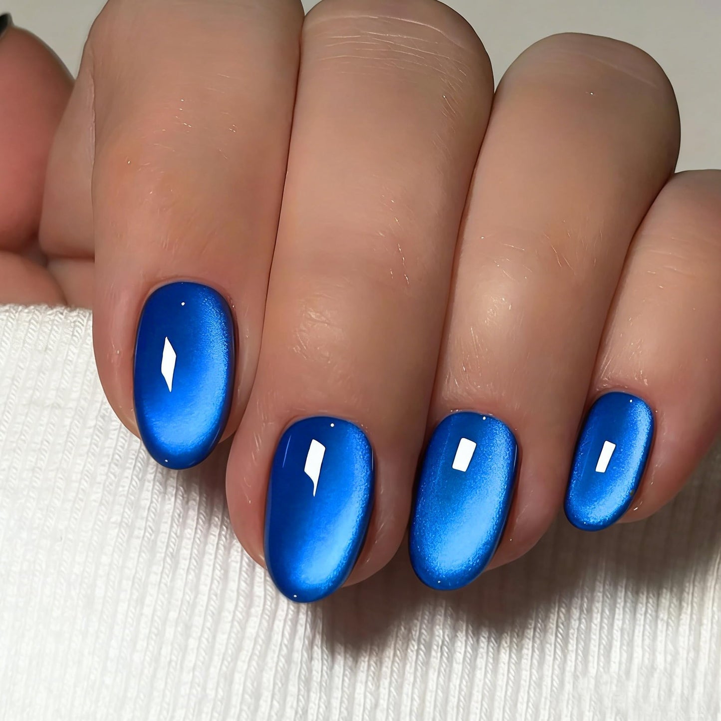 JOYVVEW Uñas postizas cortas con forma de ojo de gato - Uñas postizas ovaladas azul real, uñas postizas almendradas glaseadas con acabado brillante, calidad resistente, reutilizables, brillantes y adh