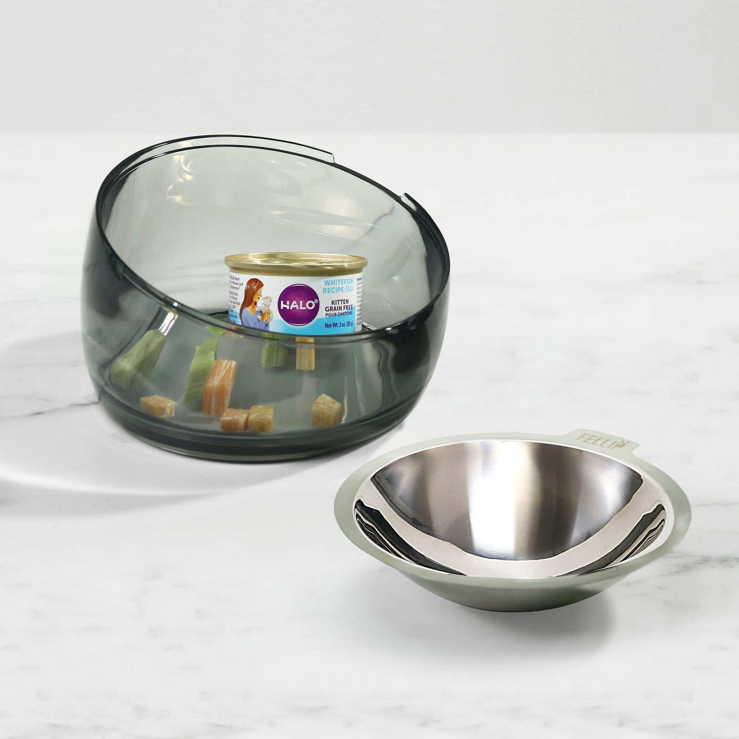 Felli Cuenco elevado para gatos de acero inoxidable inclinado para aliviar la fatiga de los bigotes de mascotas, poco profundo para gatos persas, exóticos, de pelo corto, de cara plana, antideslizante, alimentador para gatos (0.5 tazas, cuarzo ahumado)