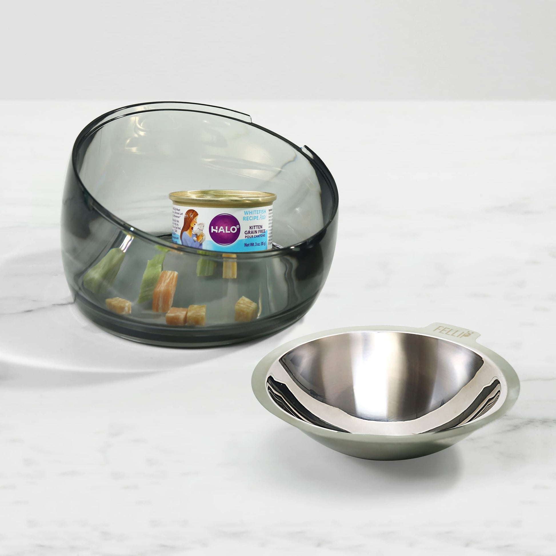 Felli Cuenco elevado para gatos de acero inoxidable inclinado para aliviar la fatiga de los bigotes de mascotas, poco profundo para gatos persas, exóticos, de pelo corto, de cara plana, antideslizante, alimentador para gatos (0.5 tazas, cuarzo ahumado)