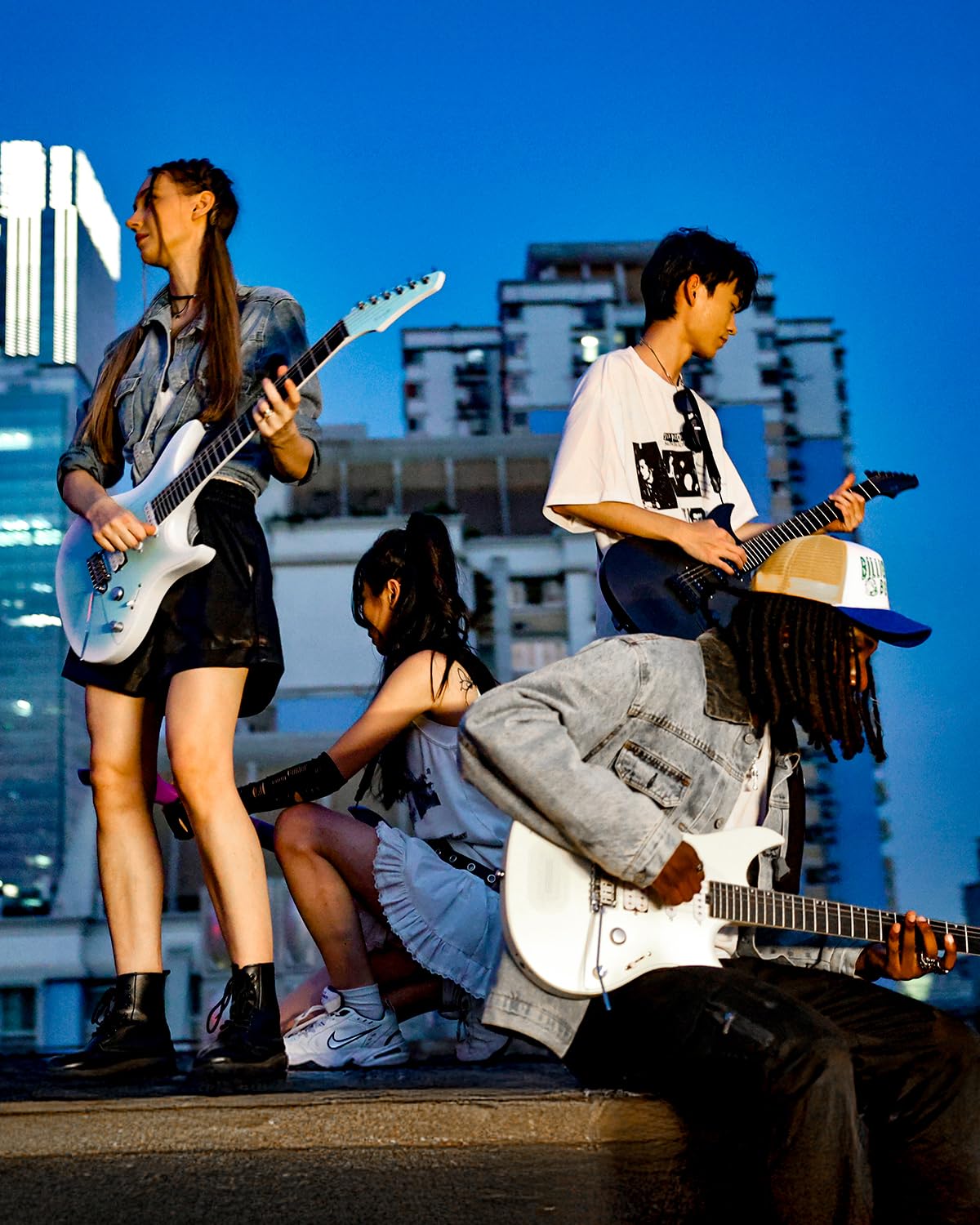 Enya Guitarra eléctrica Inspire Guitarra eléctrica inteligente de fibra de carbono de tamaño completo de 39 pulgadas con altavoz inalámbrico de 15 W, 20 tonos distintos, preajustes a bordo, bolsa de