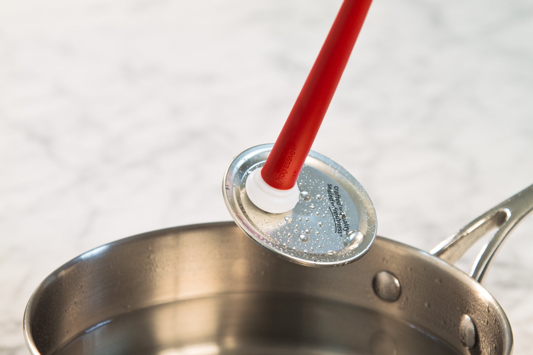 Cuchara para Enlatado Prepworks Progressive Roja con Levantador de Tapa Magnética