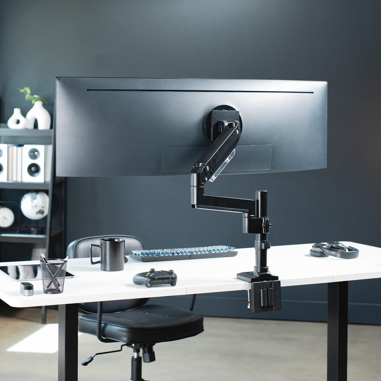 Brazo de Monitor VIVO Negro para Monitores Ultrawide de hasta 49 Pulgadas 33 Libras Montaje Neumático de Escritorio