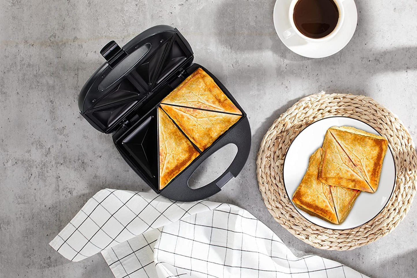 Holstein Housewares - Sandwichera antiadherente de 2 secciones, color negro, conveniente y fácil de usar. Ideal para desayuno, almuerzo, botanas y cena, sándwiches, 750W