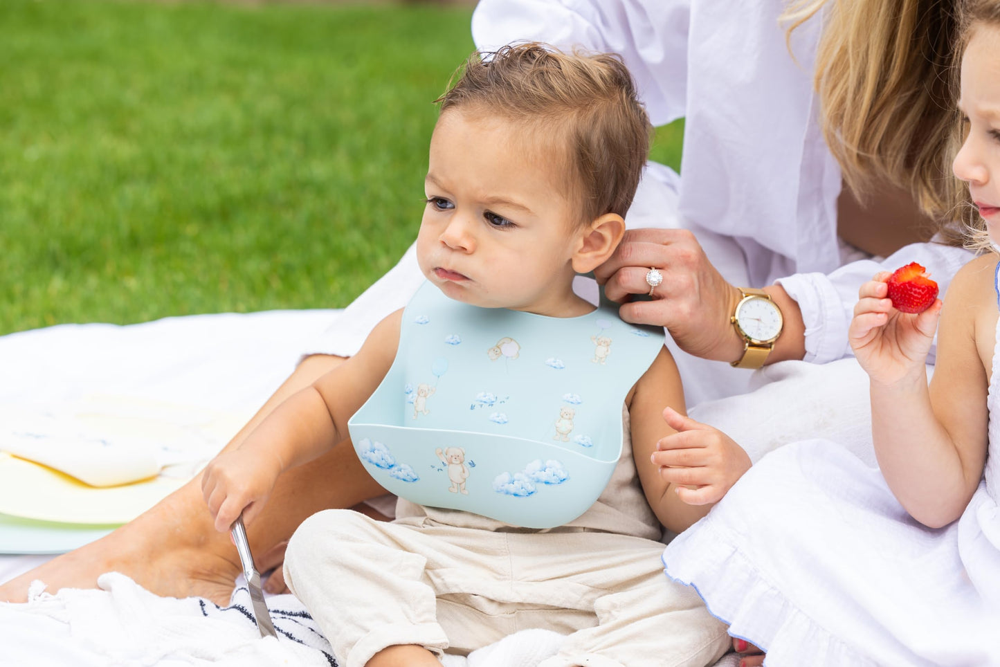 Mamabears - Babero y tapete de silicona para bebé, para niños, niñas, bebés y niños pequeños, impermeable, ajustable, última intervensión de BPA, salvia
