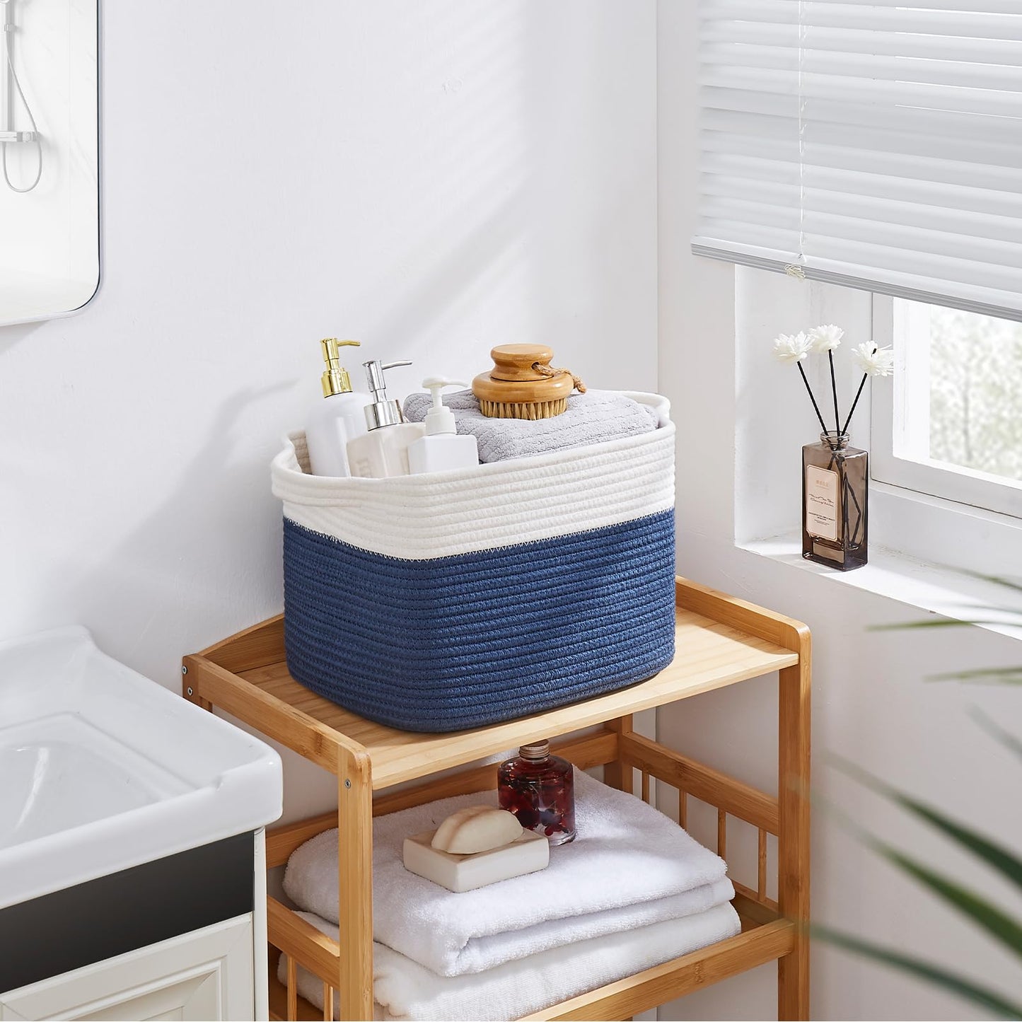 OIAHOMY Cesta de almacenamiento, cestas tejidas para almacenamiento, cesta de cuerda de algodón para juguetes, cestas de toalla para baño, paquete de 3, azul y blanco
