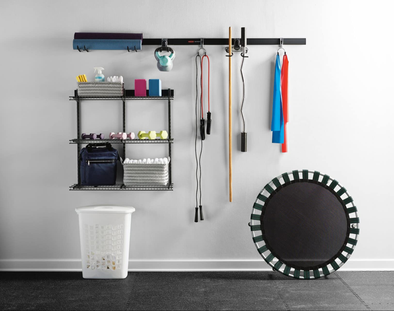 Riel de Pared Rubbermaid FG5M1300CSLRK con Ganchos