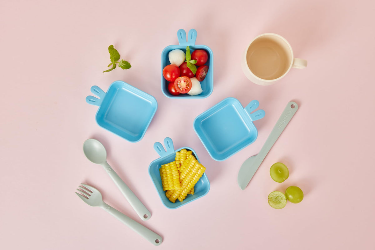 NESTIQUE Rabbit One Plate para bebés y niños pequeños, vajilla para niños sin BPA, diseño dividido, resistente al calor, apto para microondas y lavaplatos (azul cielo)