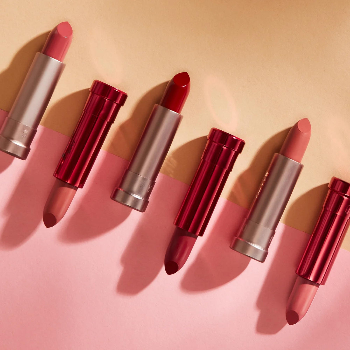Labial Antiedad Pigmentado con Frutas, Tono Calendula, Hidratante con Aceite de Granada, Manteca de Cacao y Karité, Acabado Satinado
