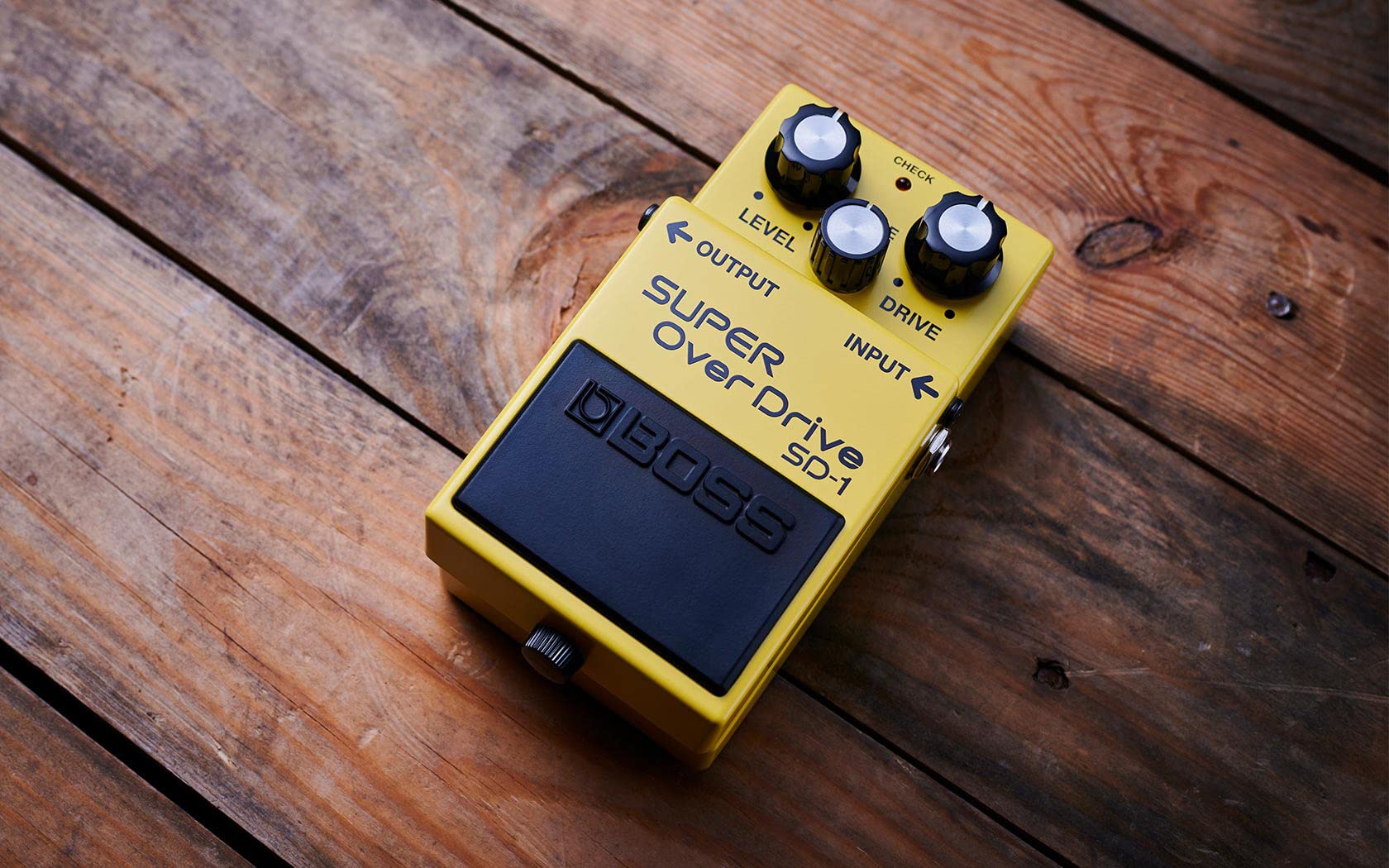 Boss SD-1 Super OverDrive Paquete con adaptador de corriente, cable de instrumento, cable de conexión y púas BOSS