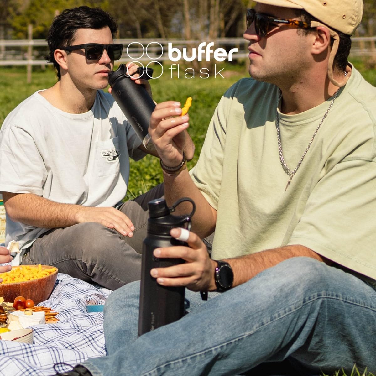 BUFFER FLASK - Termo de Acero Inoxidable | Botella de Agua Aislante, Termos Agua Fría (24 horas) o Caliente (12 horas) | Antigoteo, Hermético | Incluye tapas | 700 ml - 24 Oz| Color Negro