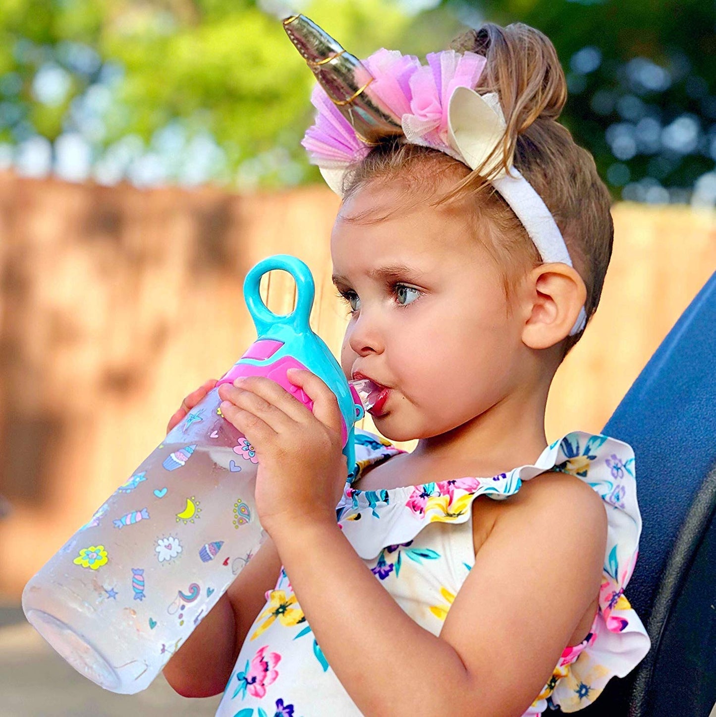 Botella de Agua Tritan Nuby Unicornio con Boquilla Suave de 18 Oz