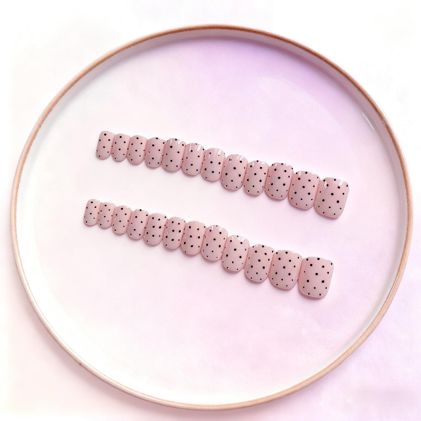 SXVME Uñas postizas cortas de lunares, cuadradas en rosa nude, con diseños, con lunares marrones, reutilizables, brillantes y suaves, con gel adhesivo para mujer (24 unidades)