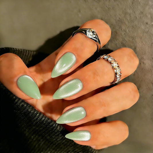 SXVME Uñas postizas Cat Eye color almendra, hechas a mano, de grosor medio, en cromo, color verde pastel, para uso diario, reutilizables, con pegamento magnético y purpurina, en 15 tamaños (30 unidade
