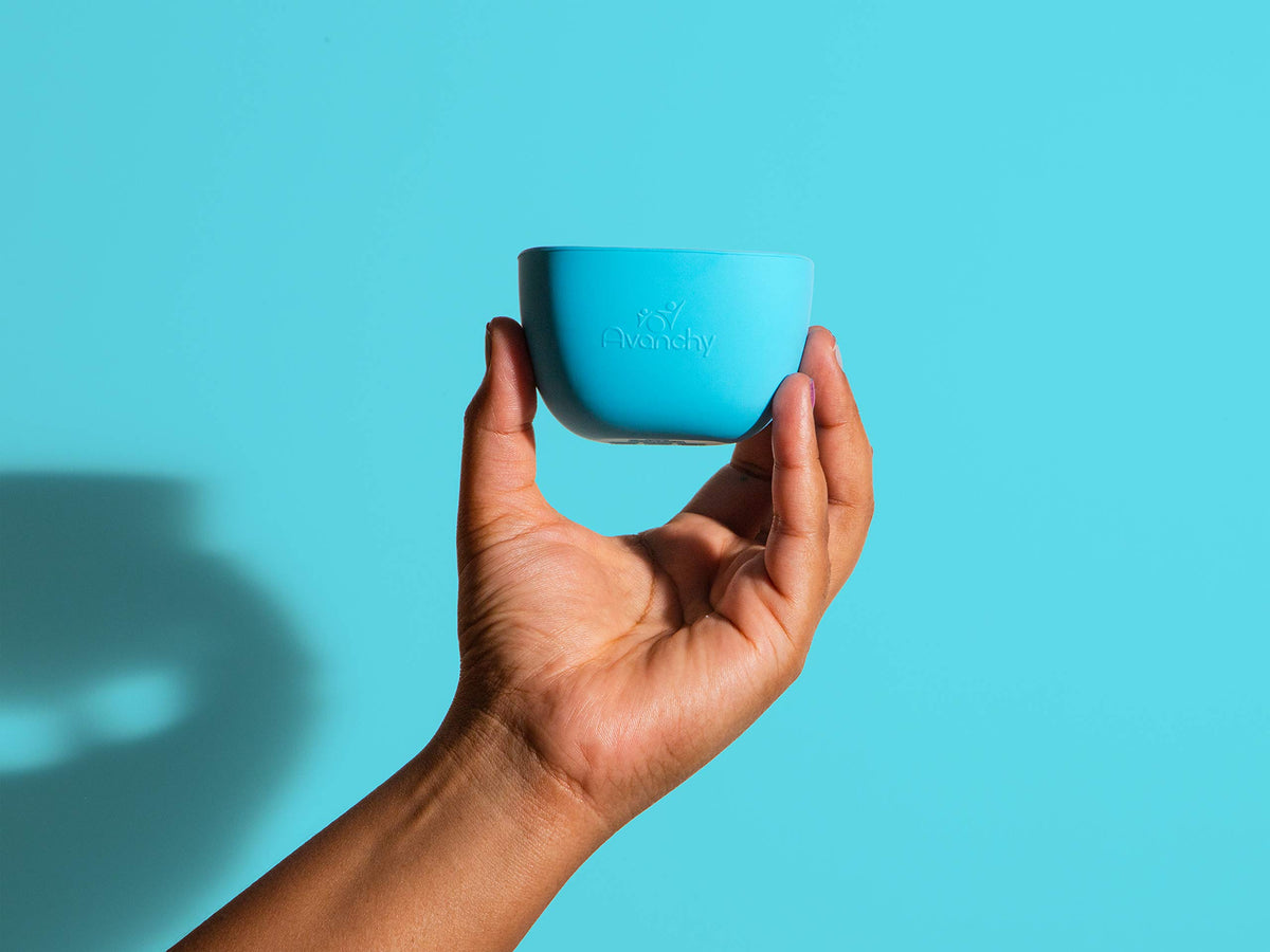 Avanchy - Juego de cuencos de silicona para bebés y niños pequeños para alimentar alimentos, 4 onzas, color blanco