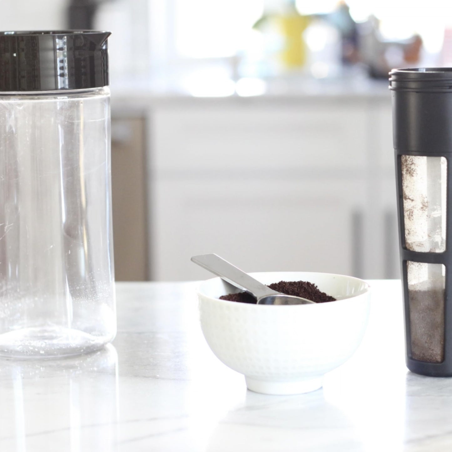 Cafetera Takeya Negro con Cierre Hermético y Mango de Silicona