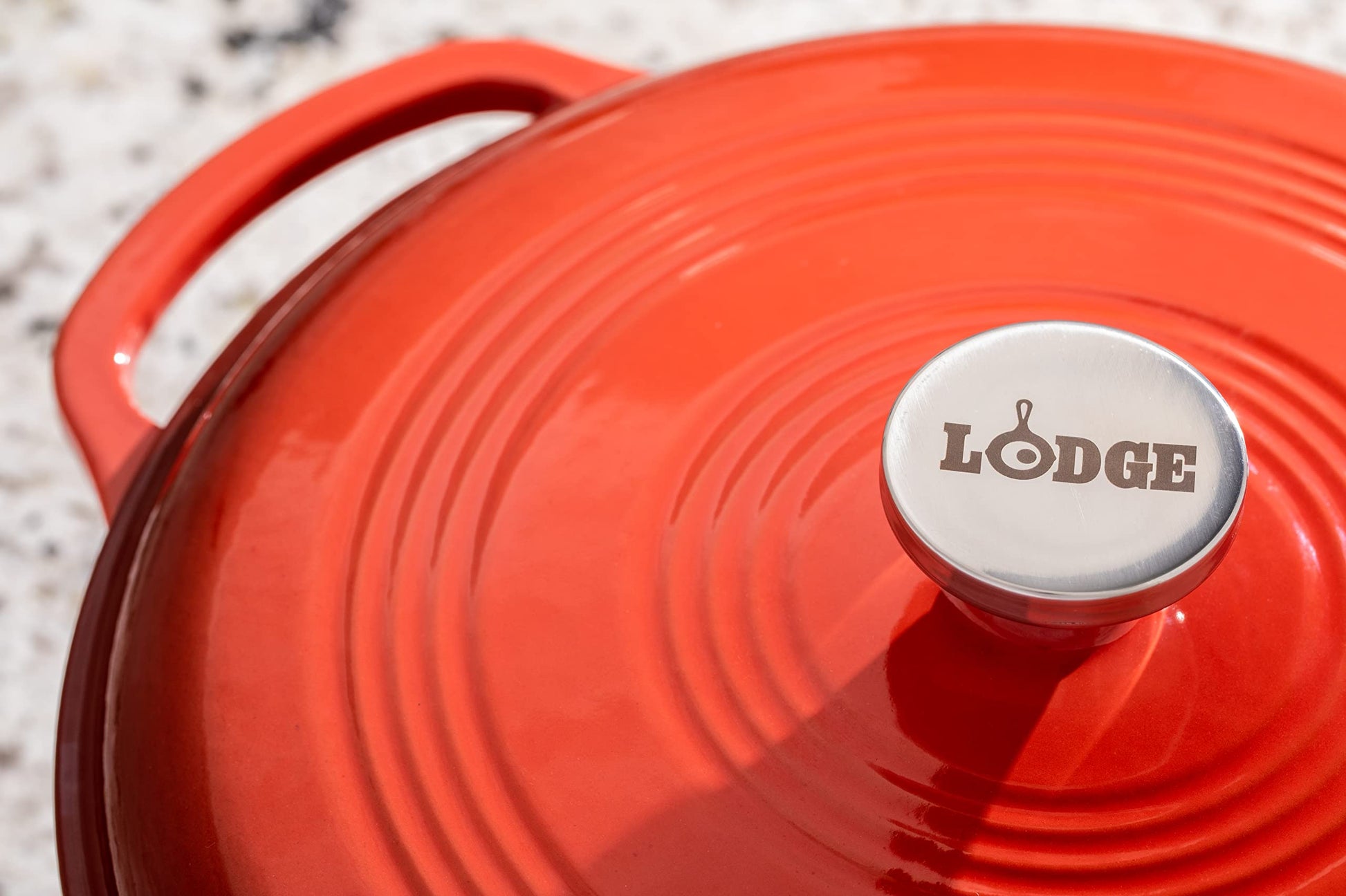 Lodge - Horno holandés de hierro fundido esmaltado de 7.5 cuartos con tapa, asas dobles, apto para horno hasta 500 °F o en estufa, uso para marinar, cocinar, hornear, refrigerar y servir - Amapola