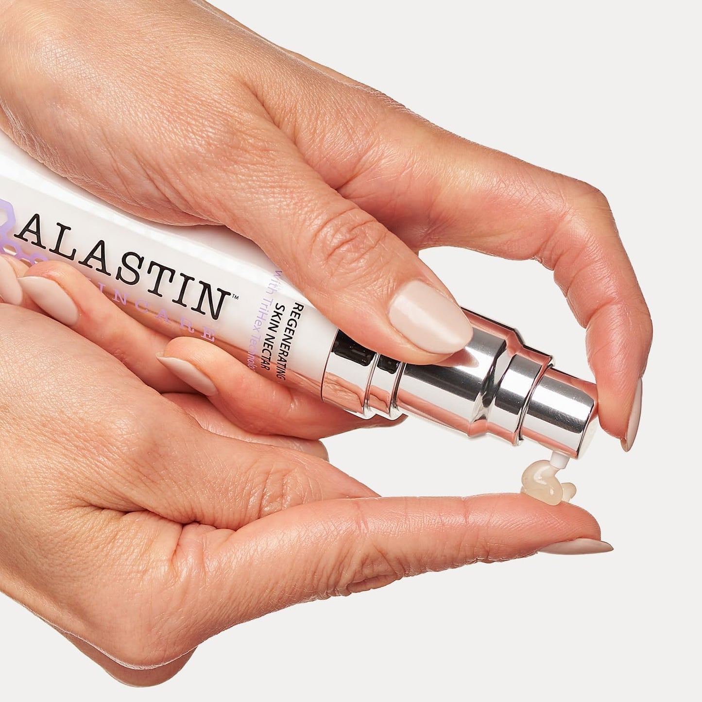 Suero regenerador post-procedimiento: ALASTIN Skincare Néctar para Fortalecer y Calmar la Piel Sensible. Ayuda a la recuperación de la piel con su fórmula hidratante y segura.