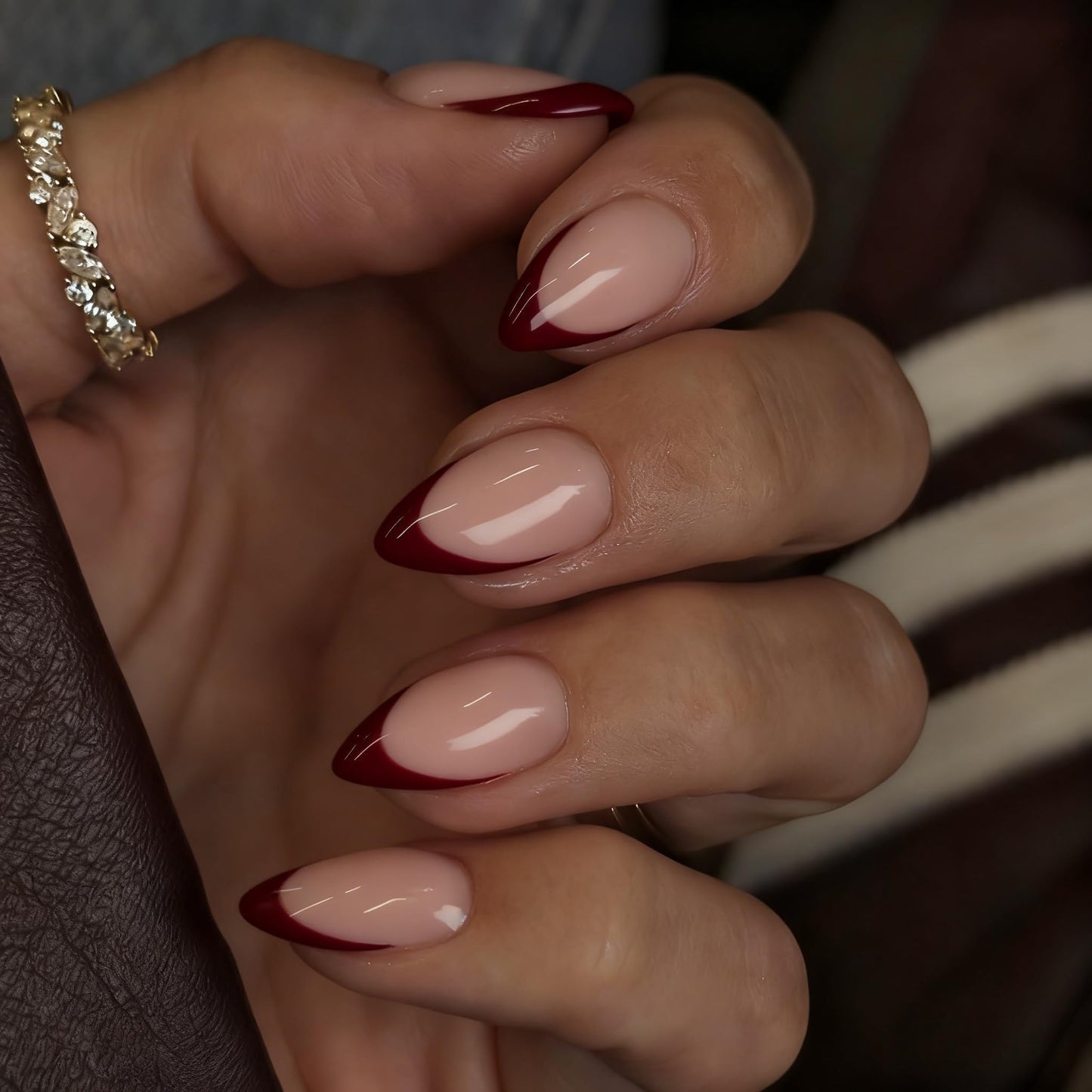 SXVME Uñas postizas francesas con punta almendrada y rojo granate, con pegamento para mujer, uñas postizas francesas naturales, tamaño mediano - 24, kit de uñas postizas de gel suave burdeos, aspecto