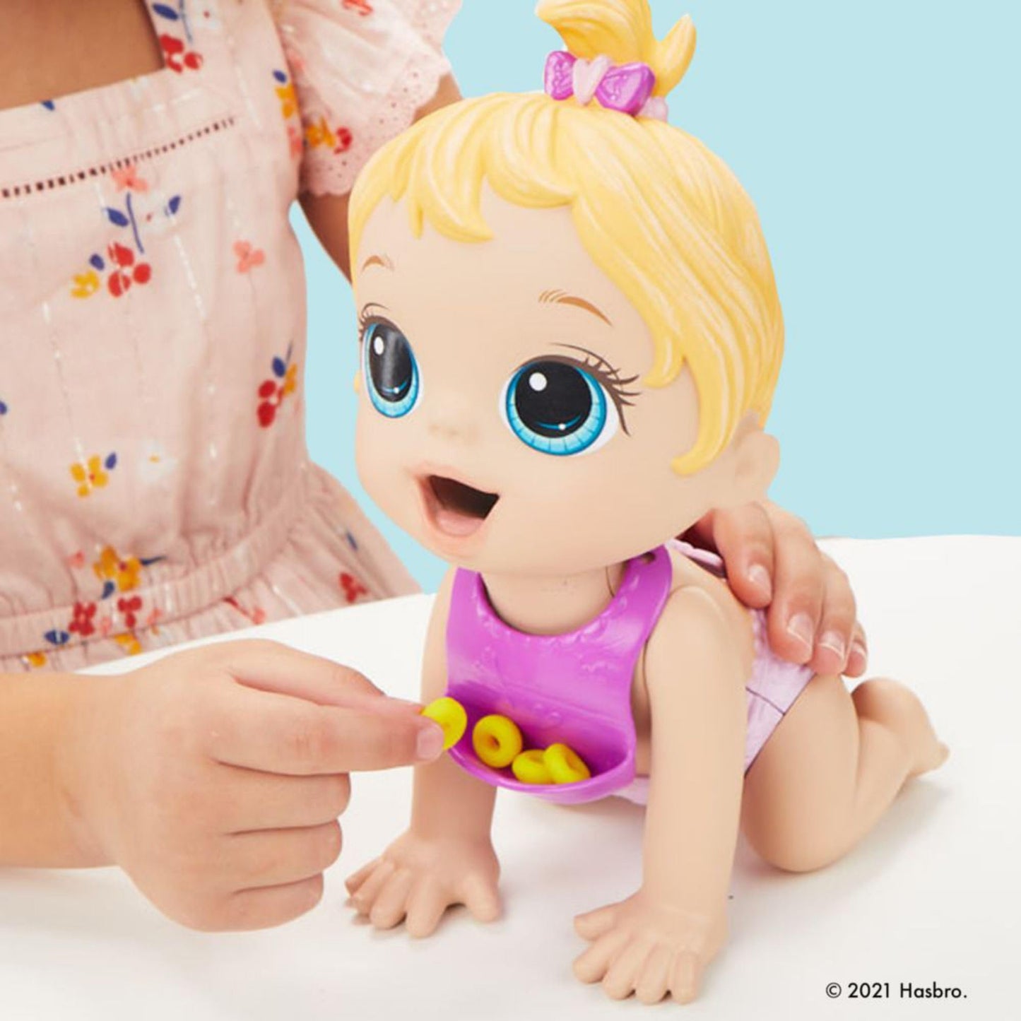 Hasbro, Baby Alive, Hora de Comer - Cabello Rubio, Muñeca para Niñas de 20 cm, con 4 Accesorios Incluidos, Edad Recomendada: 3 Años en Adelante