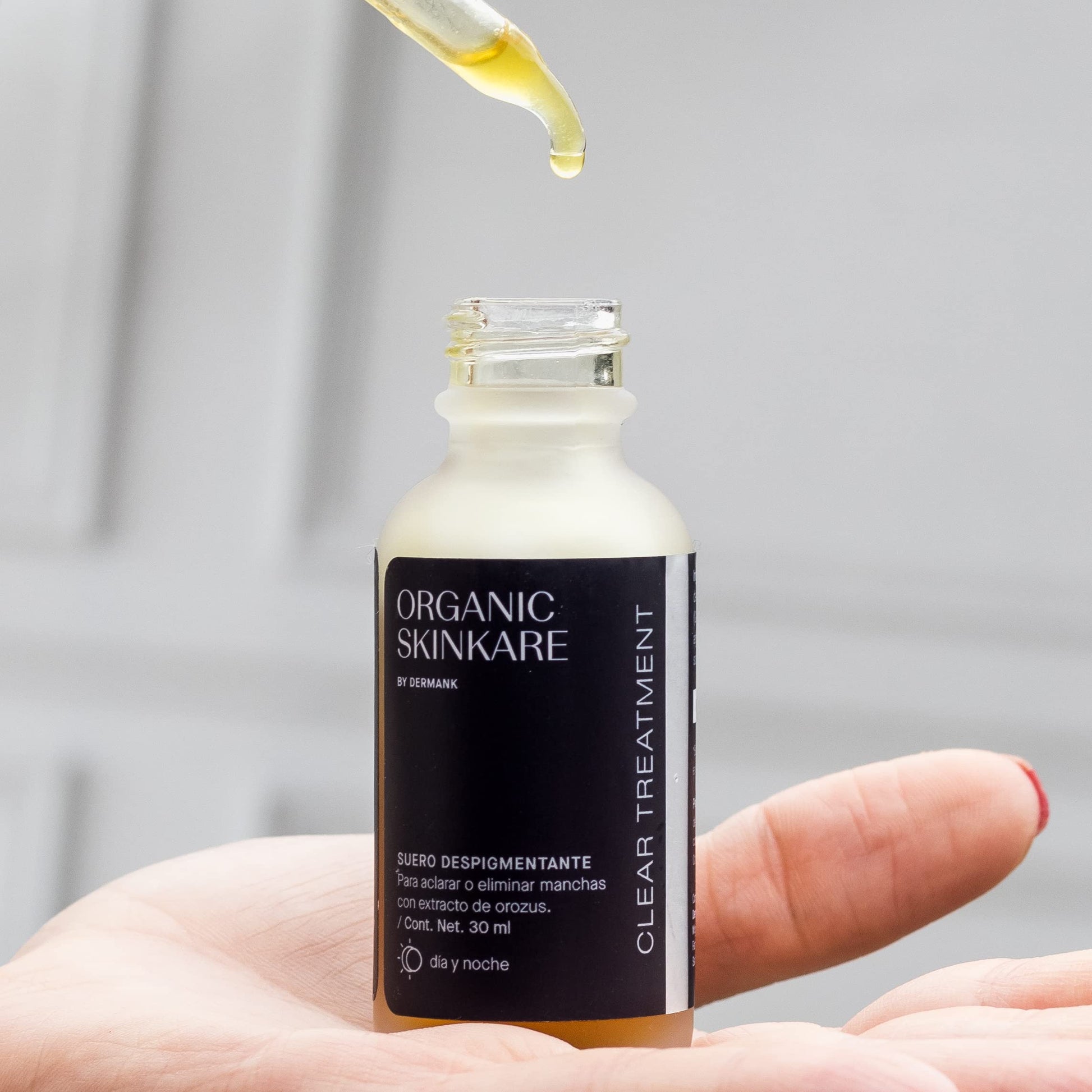 ORGANIC SKINKARE BY DERMANK Suero Despigmentante Facial | Reduce Manchas Oscuras y Unifica el Tono | Tratamiento Orgánico para Daño Solar, Acné y Cicatrices | Suero contra manchas en la piel- 30 ml | Facial Clear Treatment Skincare