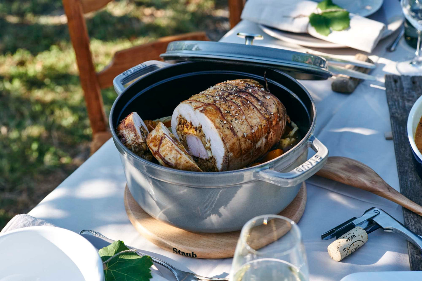Staub Round Cocotte, 9 cuartos de galón, gris grafito