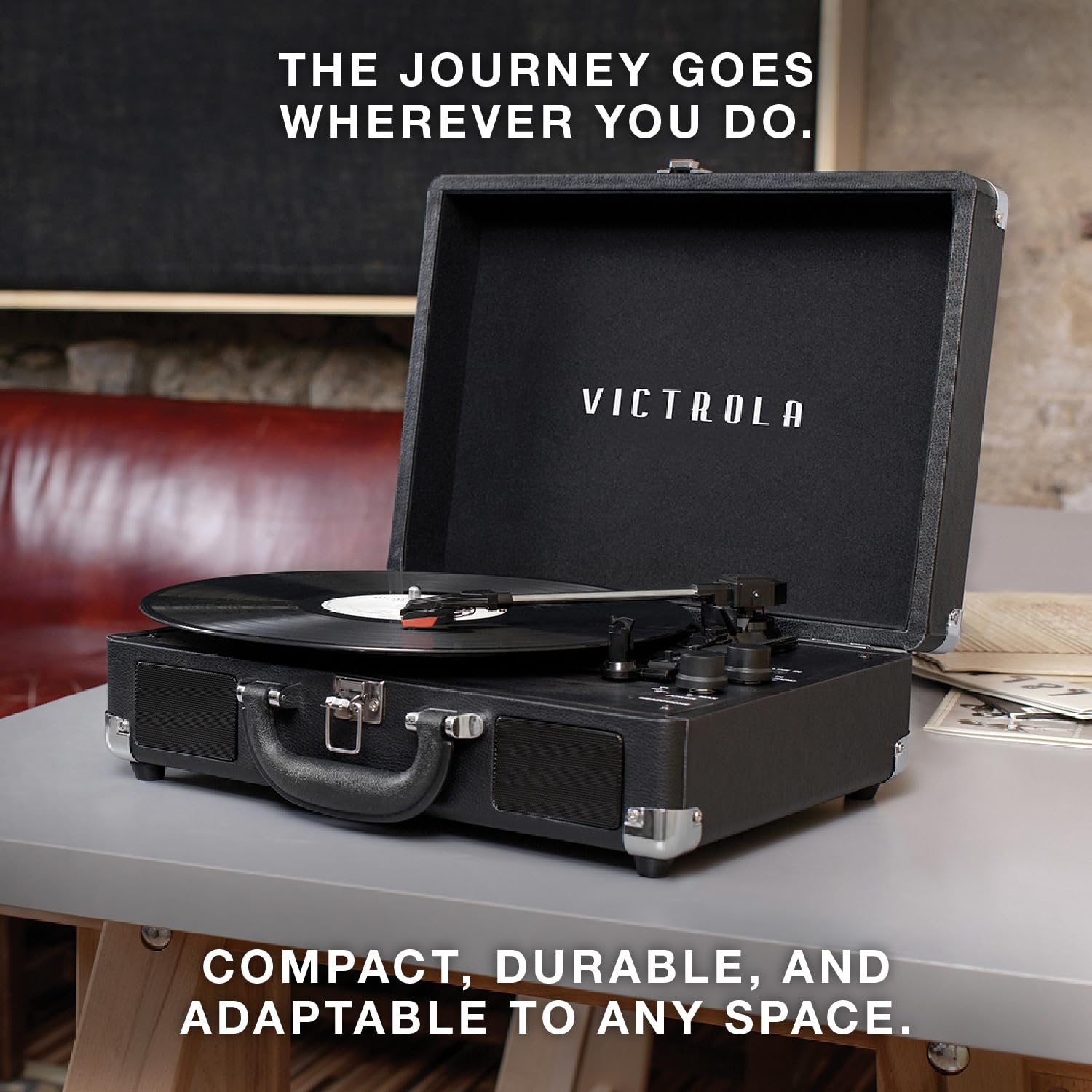 Tornamesa Victrola Bluetooth Gris Modelo Suitcase Portable
