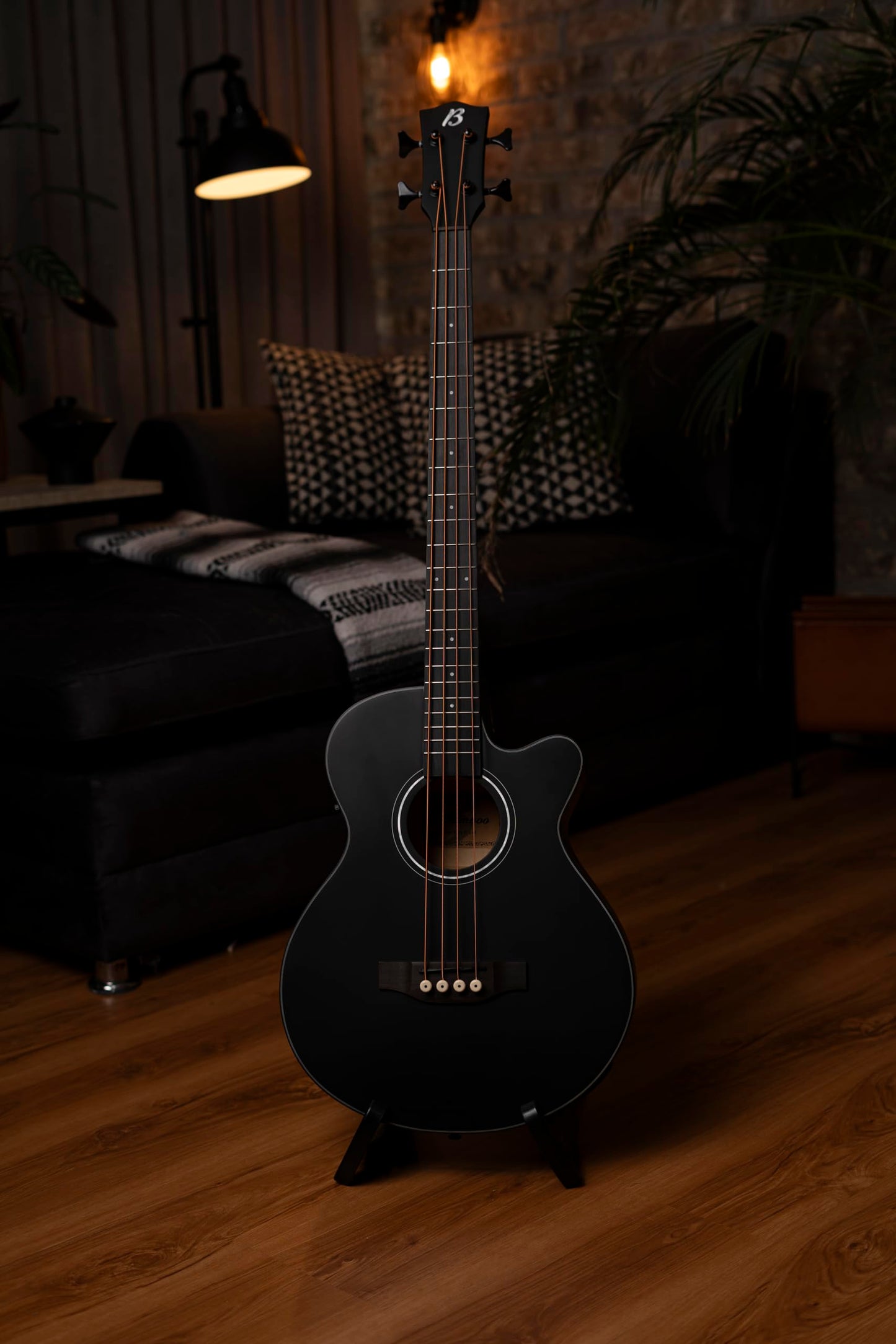 BAMBOO, Bajo Electroacústico Negro Escala Larga de 40 pulgadas, con funda, madera Linden y ecualizador de 3 bandas, control de volumen y afinador cromático. Tapa, aros y fondo de Linden.