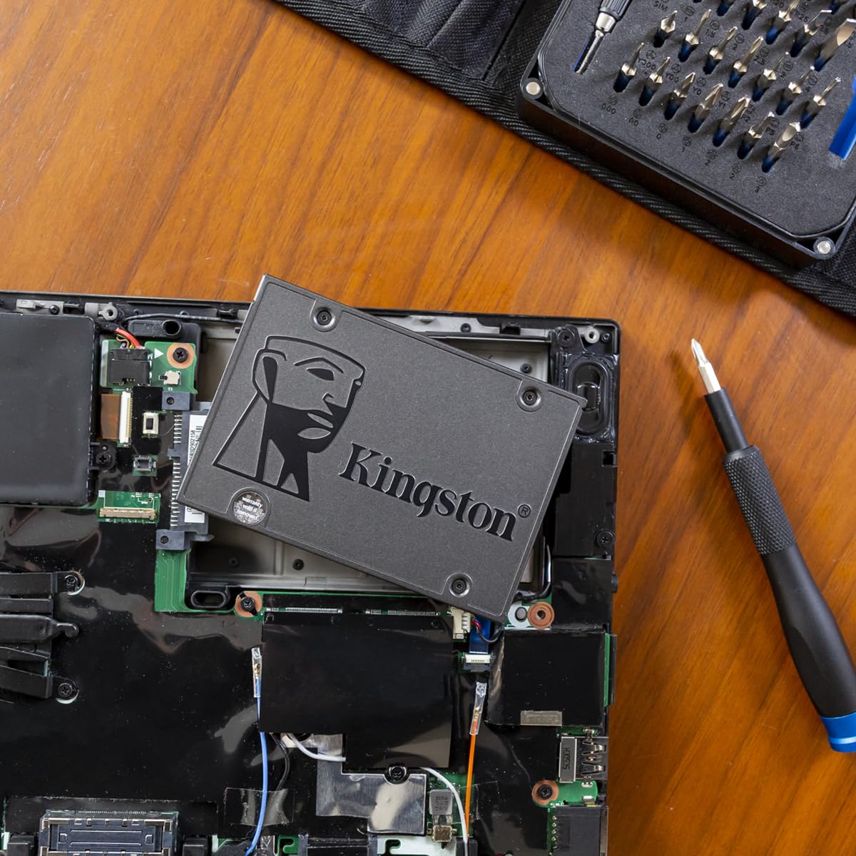 Kingston SSD A400 240GB SATA 3 (6Gb/s) 2.5" Lectura: 500MB/s y Escritura: 350MB/s (SA400S37/240G)