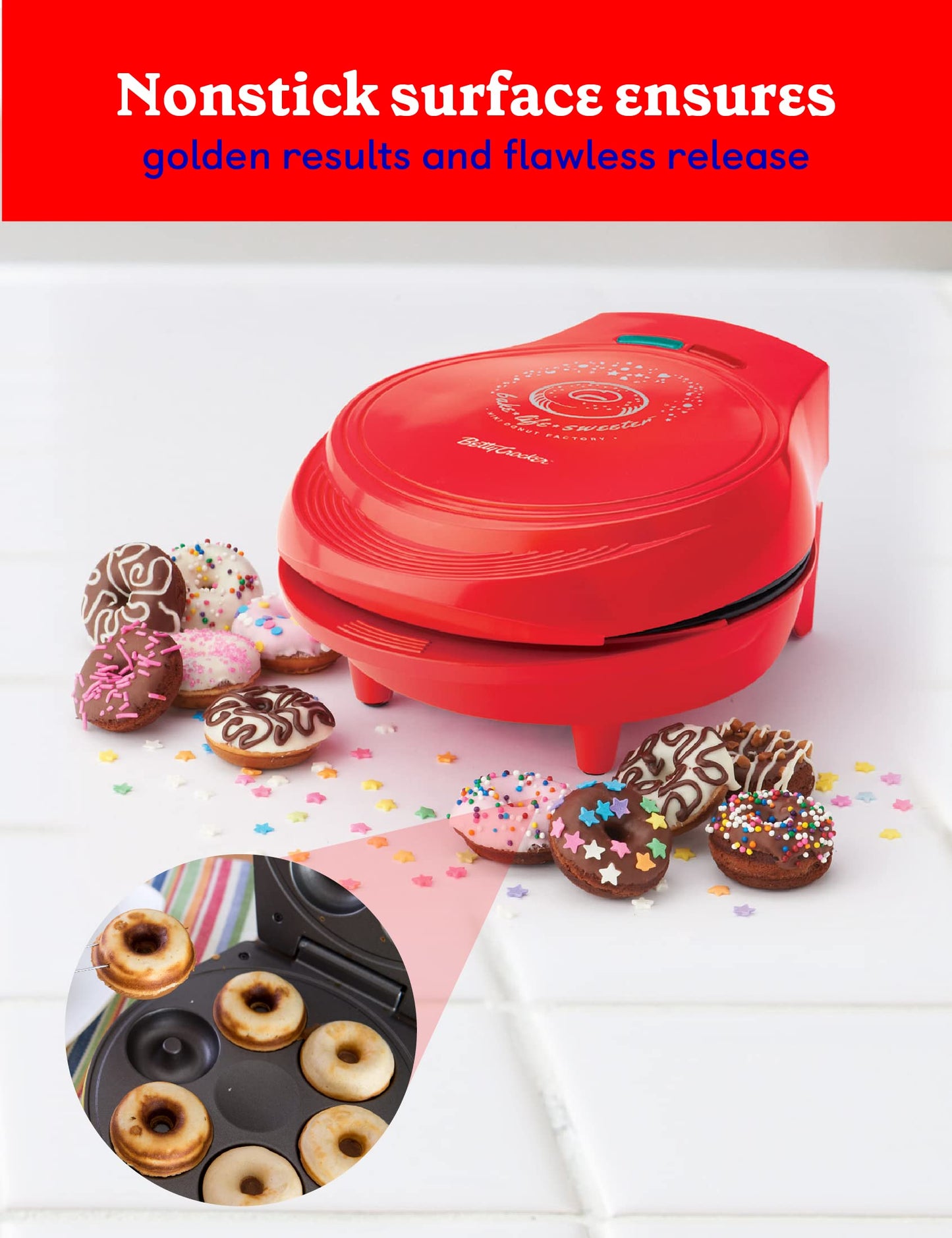 BETTY CROCKER Máquina para hacer donas, mini donas con superficie antiadherente, mini máquina para hacer donas con mango de tacto fresco y hace 7 deliciosas donas frescas en minutos, rojo
