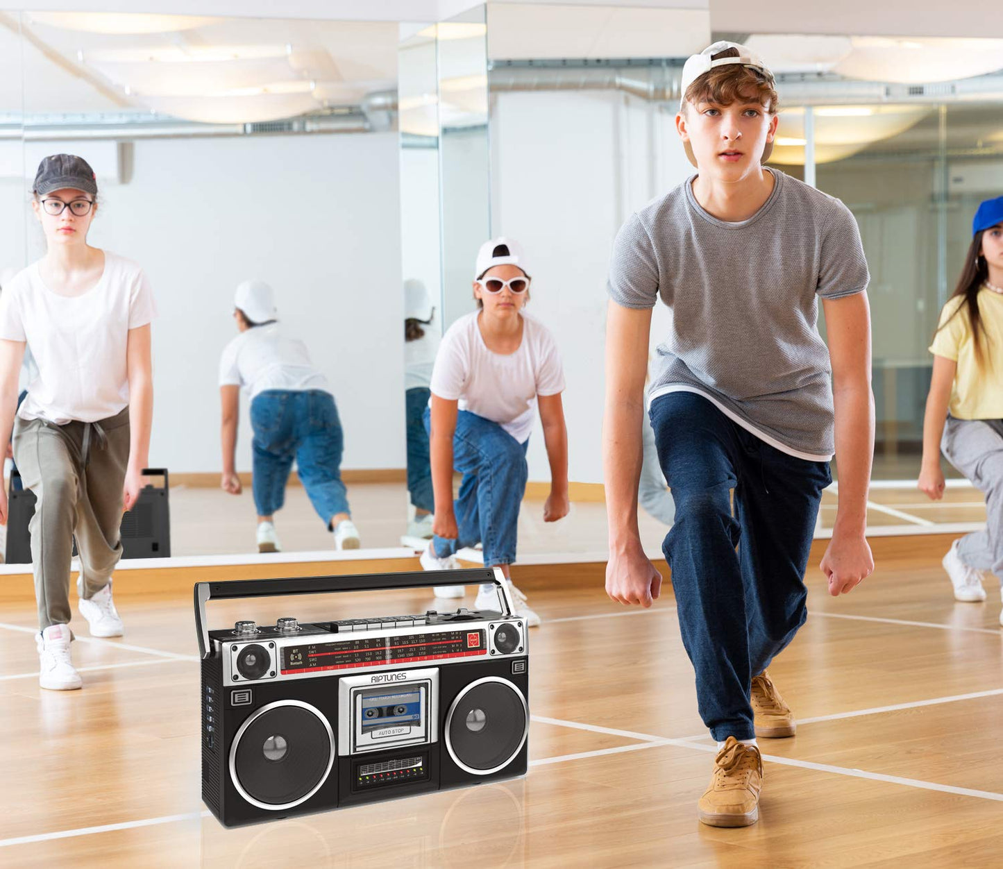 Boombox Riptunes Negro Estilo Clásico con Reproductor de Cassette y Radio AM/FM para Hombre