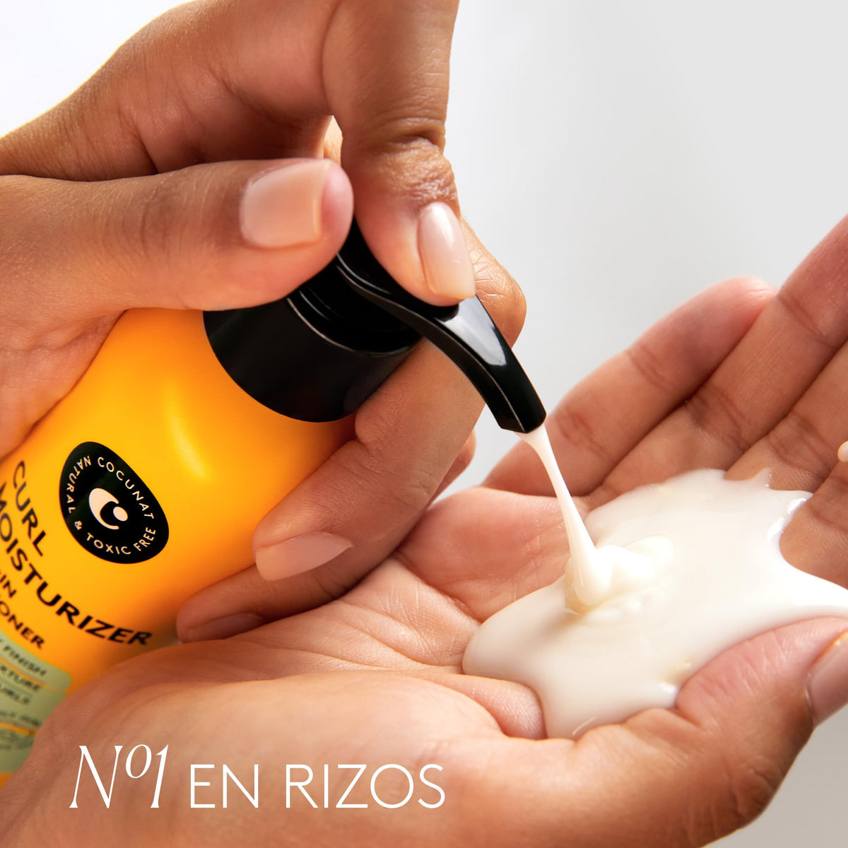 COCUNAT - Curl Moisturizer Leave-in Conditioner - Desenreda, Define e Hidrata el Cabello Rizado - Anti Frizz - Rizo Flexible, Brillante y Suave - Crema para Peinar Rizos - Máxima Hidratación - Método Curly - 150 ml