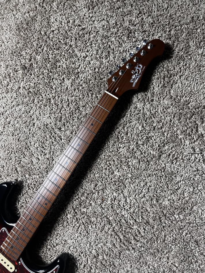 Jet Guitars JS300 SB Strat Guitarra, cuerpo de tilo sólido, 22 trastes, cuello de arce tostado, pastillas de cerámica, trémolo tradicional