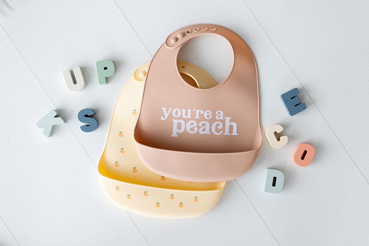 Pearhead - Juego De 2 Baberos De Silicona Para Niños Pequeños Con Receptor De Alimentos, Ajuste Ajustable, Aptos Para Lavaplatos, Unisex