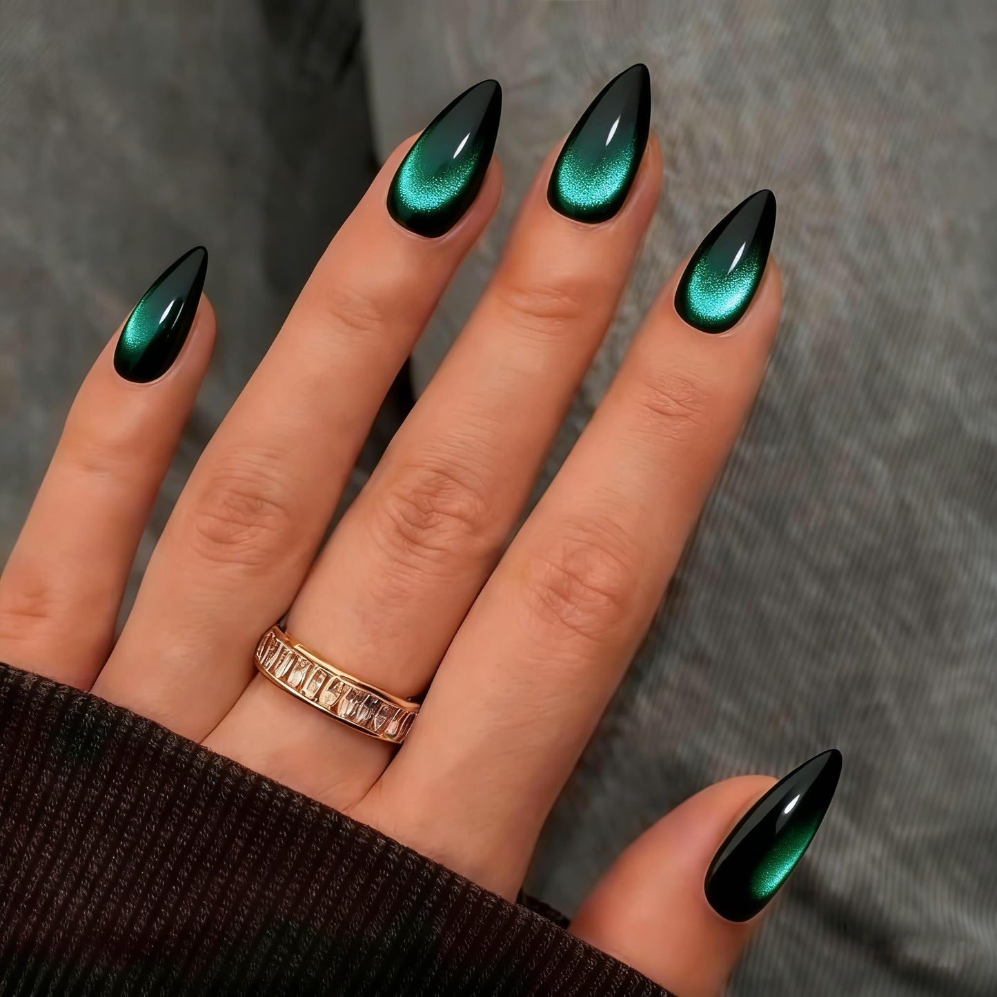 SXVME Uñas postizas de ojo de gato, color negro, verde esmeralda, almendra mediana - 30 unidades, uñas postizas de aguja, acrílicas, gruesas, de gel, cortas, opacas, con purpurina, sin pegamento