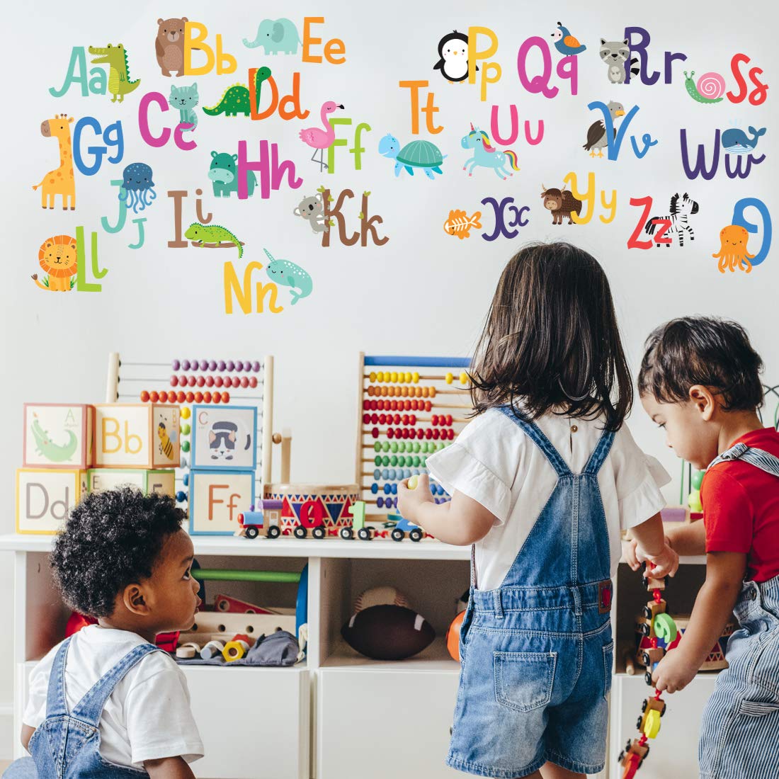 DesignStickers Calcomanías de pared del alfabeto para habitaciones de niños, ABC para niños y niñas, decoración de sala de juegos, calcomanías de pared para habitaciones de niños